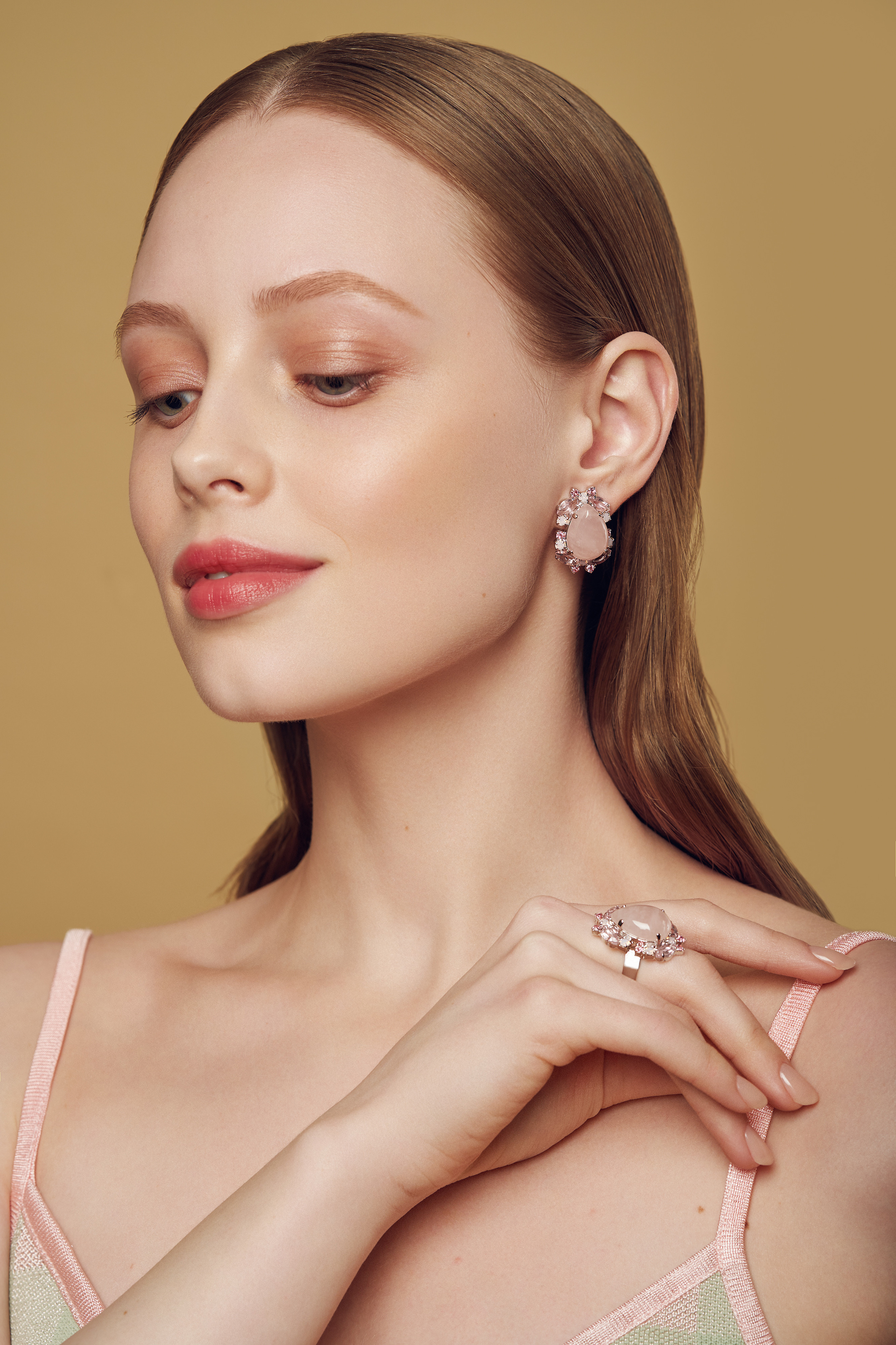 Съемка винтажных украшений ручной работы с кристаллами