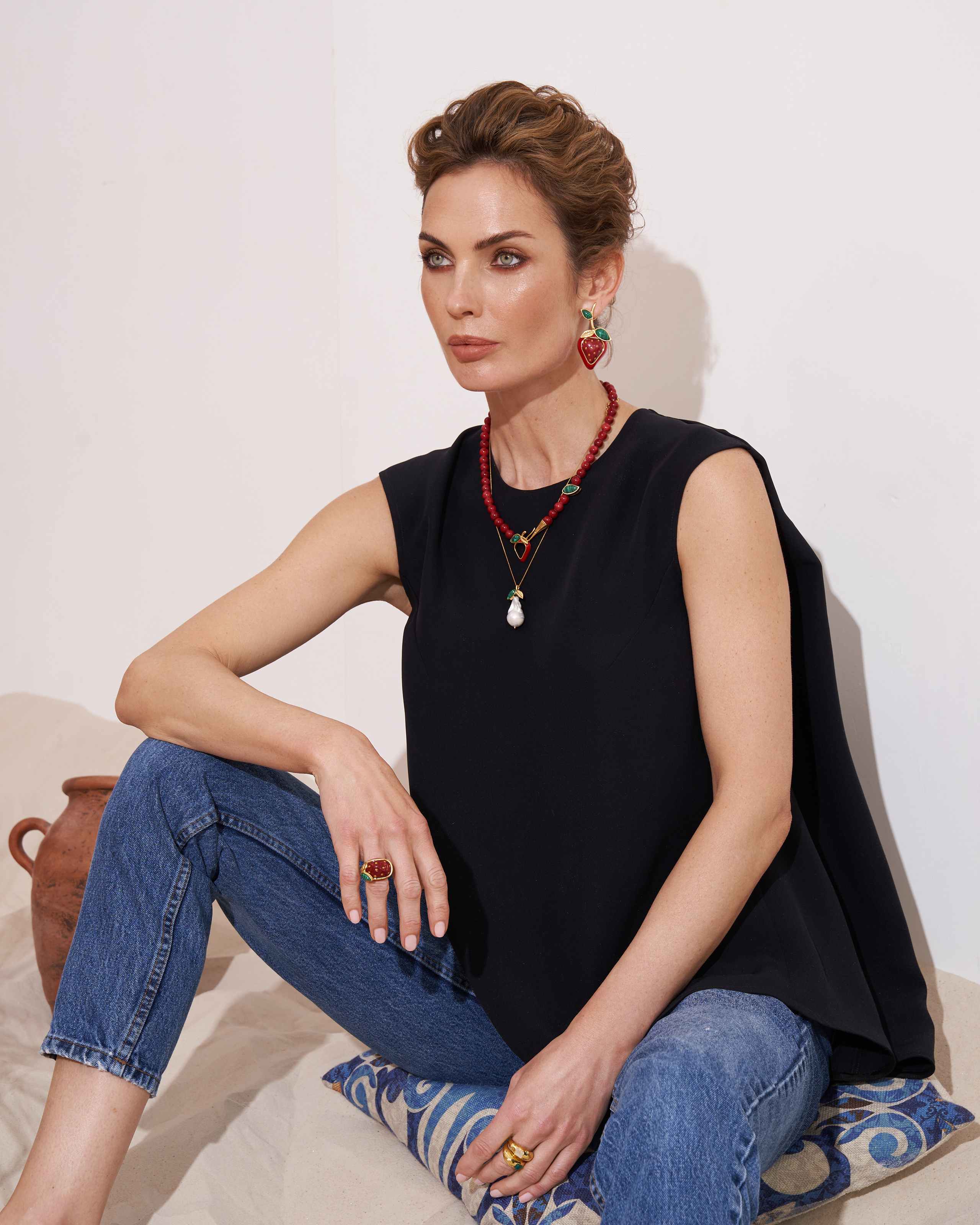 Лукбук для бренда дизайнерской бижутерии