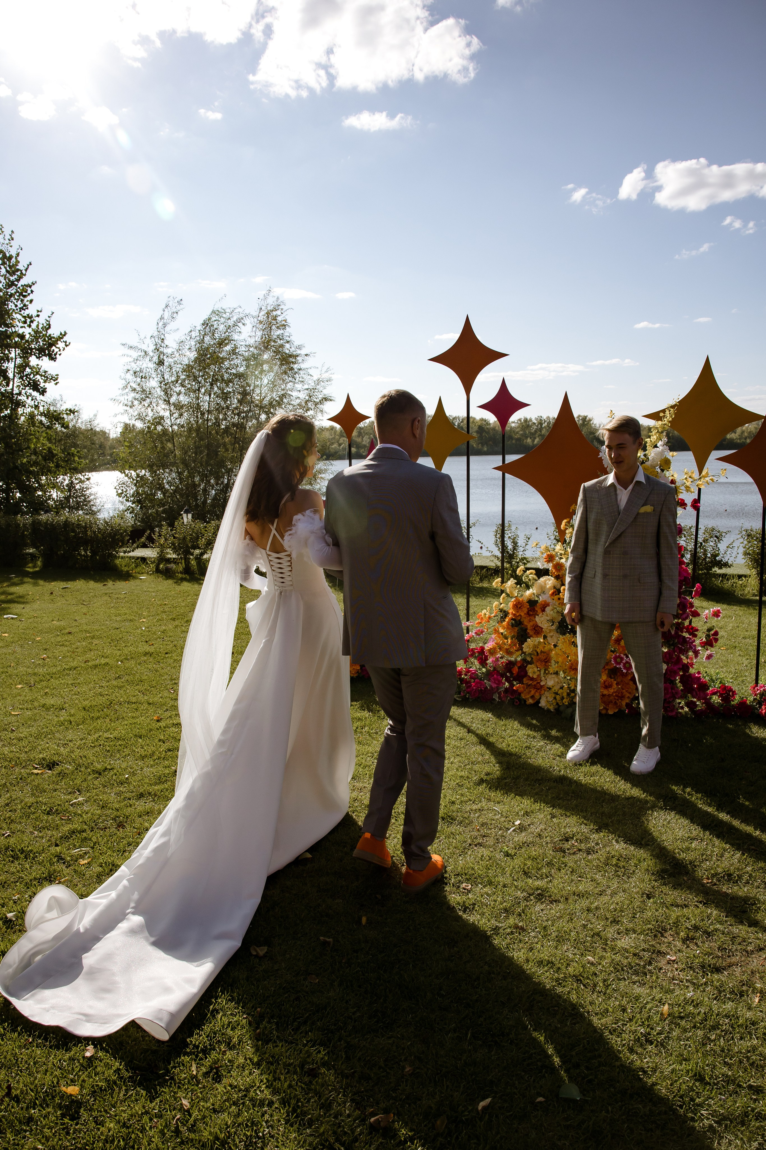 Яркая неоновая свадебная фотосессия в «Нет на карте». Свадебный и семейный фотограф в Самаре и Тольятти | Елена Топанцева