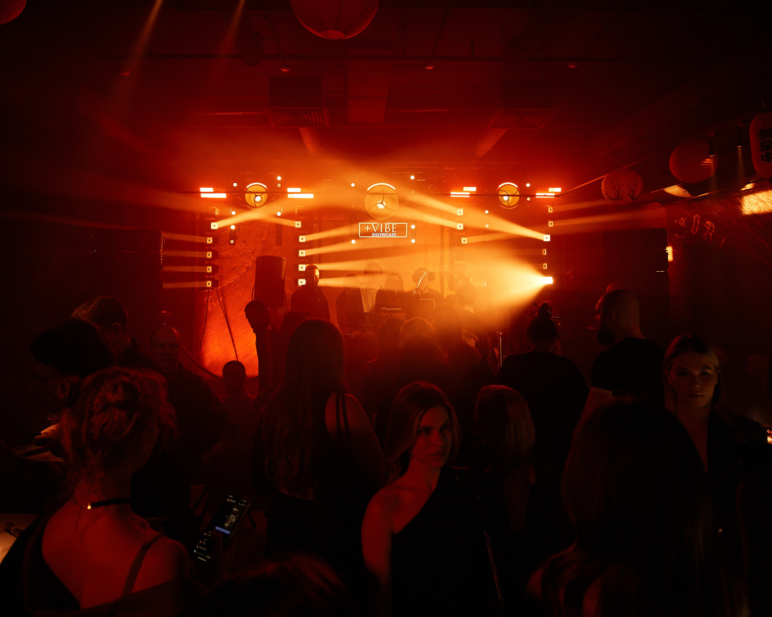PLUS VIBE Party. Репортажный фотограф в Москве Дмитрий Масленников