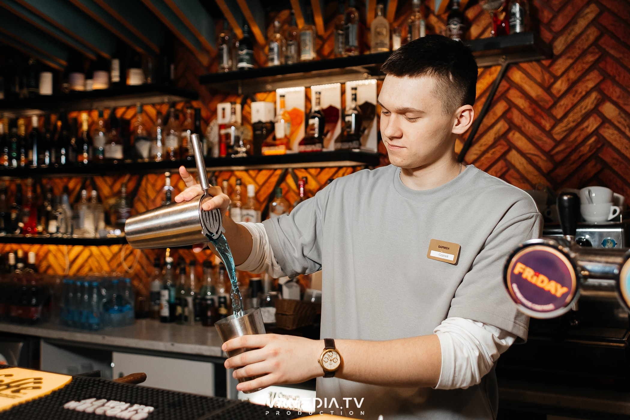 Международный женский день в ресторане «Friday»