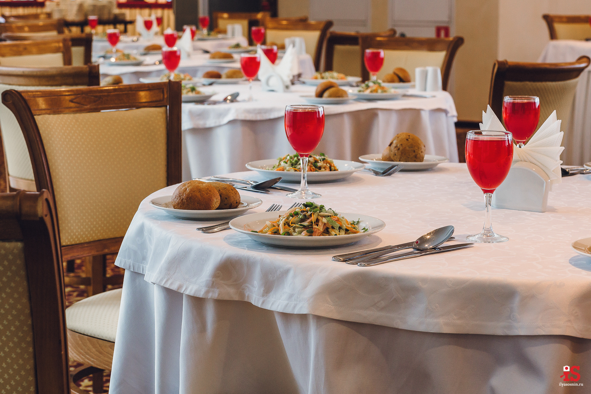 Интерьерная  фотосъемка, фото для гостиницы, фотосъемка отелей, фото для турбизнеса, фото номеров отелей, фото ресторана, фото меню отеля, конференц зал, гостевой дом в карелии, лучший фотограф интерьеров Петрозаводск Карелия, турбаза в Карелии, экскурсии по Карелии, Кижи, Петрозаводск, Илья Соснин