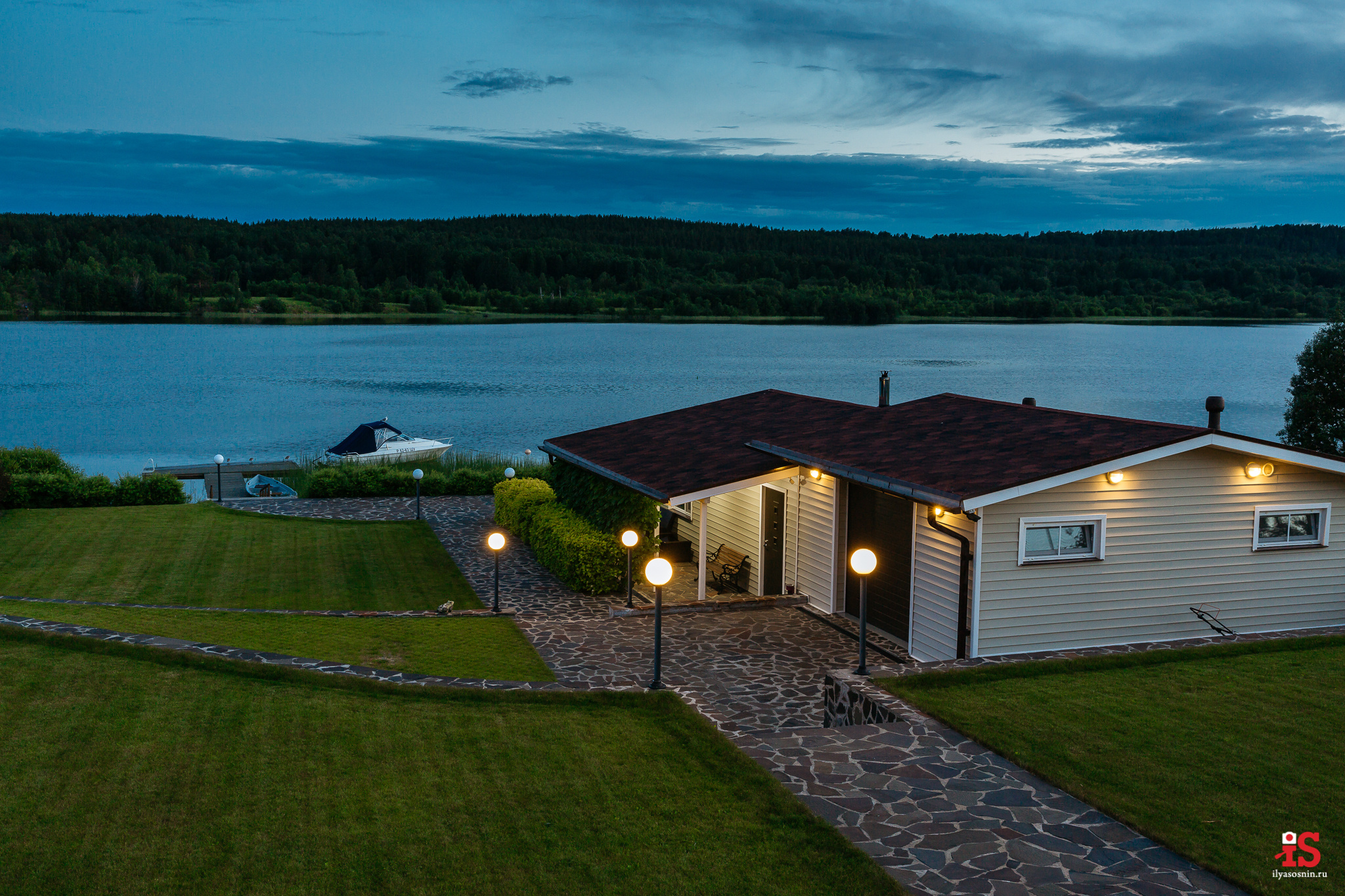 Интерьерная  фотосъемка, фото для гостиницы, фотосъемка отелей, фото для турбизнеса, фото номеров отелей, фото ресторана, фото меню отеля, конференц зал, гостевой дом в карелии, лучший фотограф интерьеров Петрозаводск Карелия, турбаза в Карелии, экскурсии по Карелии, Кижи, Петрозаводск, Илья Соснин
