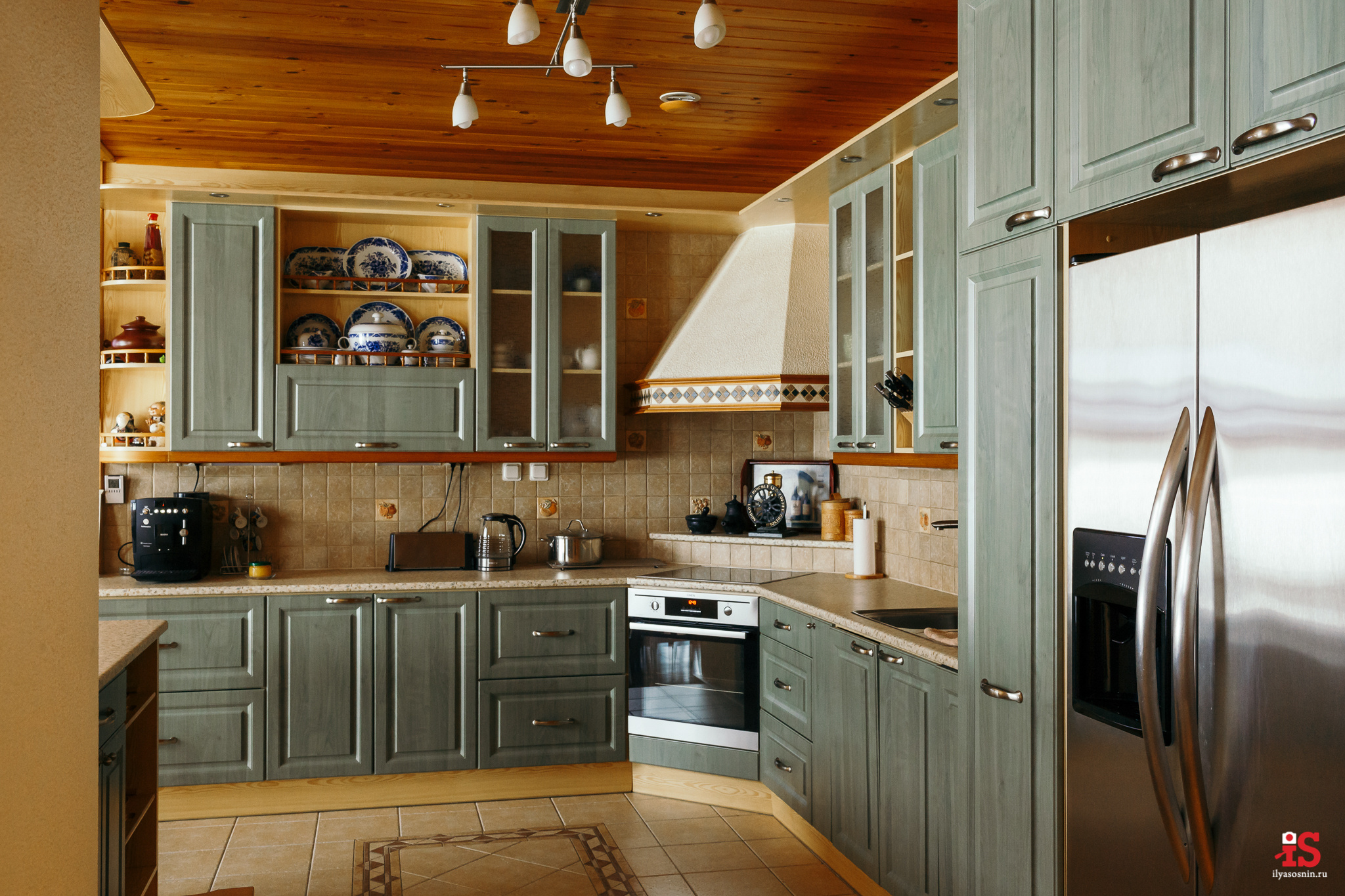 Интерьерная  фотосъемка, фото для гостиницы, фотосъемка отелей, фото для турбизнеса, фото номеров отелей, фото ресторана, фото меню отеля, конференц зал, гостевой дом в карелии, лучший фотограф интерьеров Петрозаводск Карелия, турбаза в Карелии, экскурсии по Карелии, Кижи, Петрозаводск, Илья Соснин