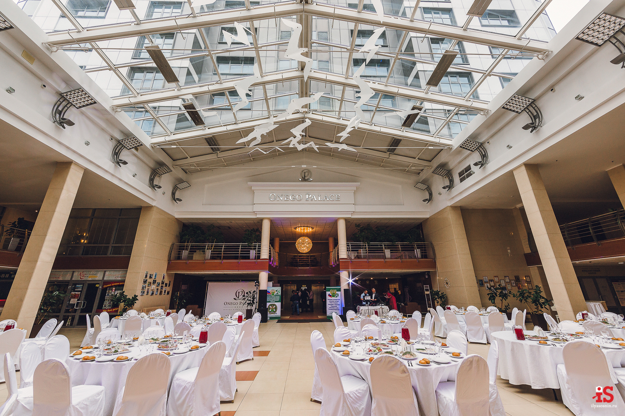 Интерьерная  фотосъемка, фото для гостиницы, фотосъемка отелей, фото для турбизнеса, фото номеров отелей, фото ресторана, фото меню отеля, конференц зал, гостевой дом в карелии, лучший фотограф интерьеров Петрозаводск Карелия, турбаза в Карелии, экскурсии по Карелии, Кижи, Петрозаводск, Илья Соснин