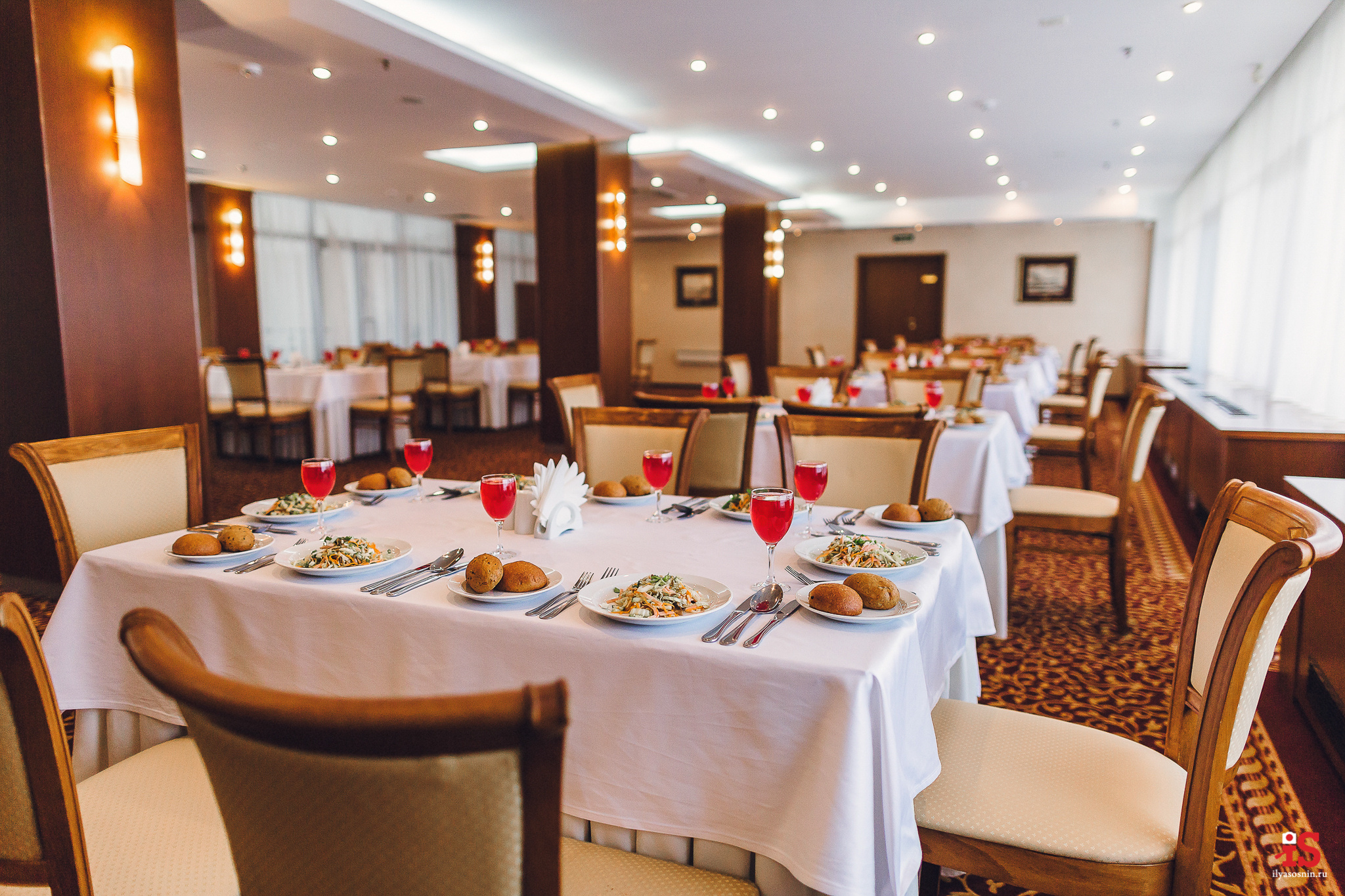 Интерьерная  фотосъемка, фото для гостиницы, фотосъемка отелей, фото для турбизнеса, фото номеров отелей, фото ресторана, фото меню отеля, конференц зал, гостевой дом в карелии, лучший фотограф интерьеров Петрозаводск Карелия, турбаза в Карелии, экскурсии по Карелии, Кижи, Петрозаводск, Илья Соснин