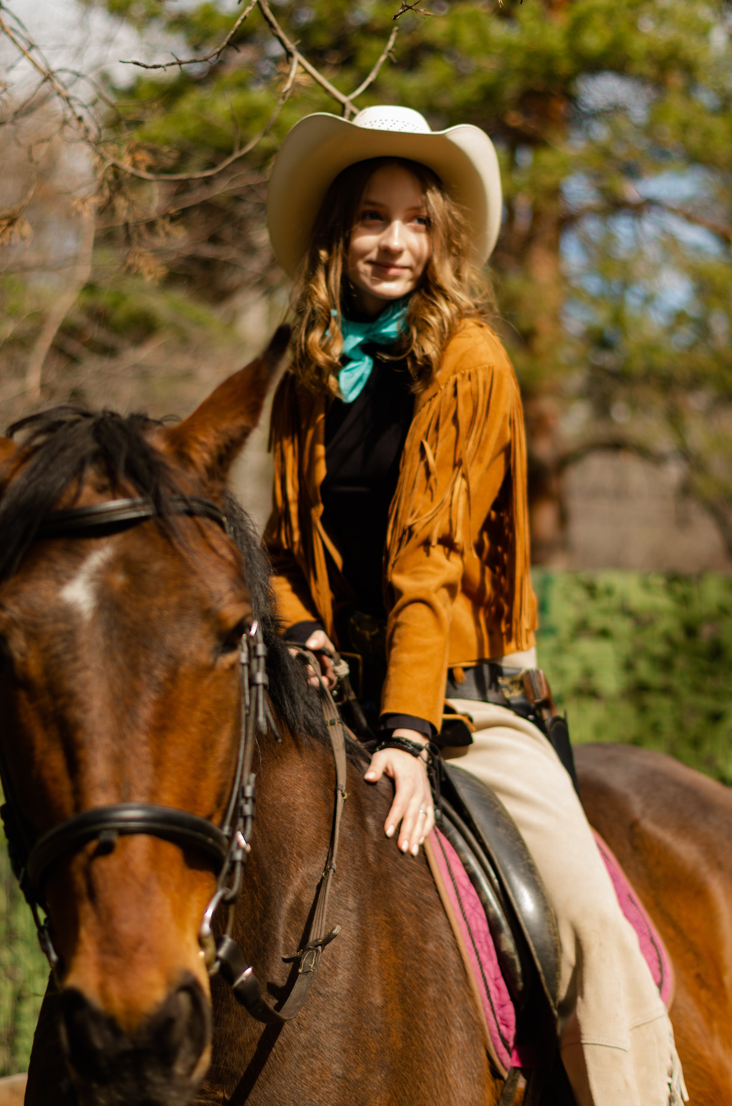 Ковбойская девчонка. Фотограф Марина Доглядная Челябинск фотосессии с лошадьми, мотоциклами