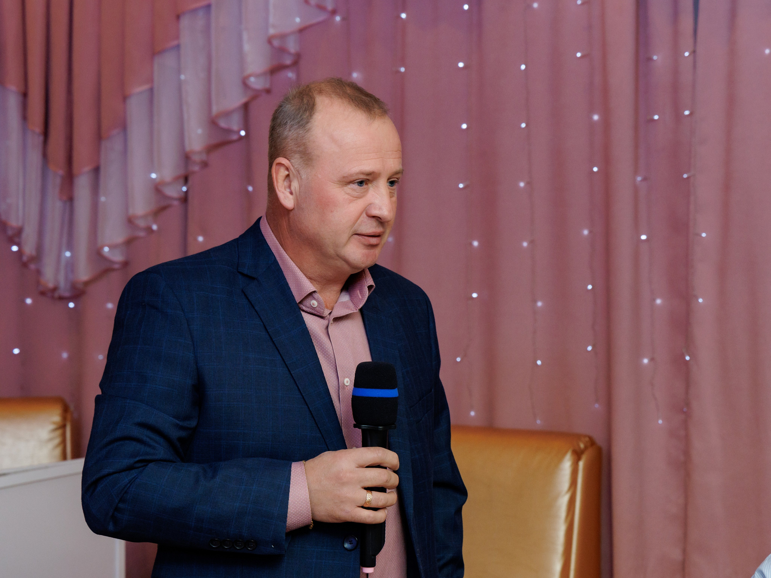 Юбилей Николаю в кафе Зеркальное, г. Сясьстрой. Свадебный и семейный фотограф в г. Волхов Алексей Кочерыжкин