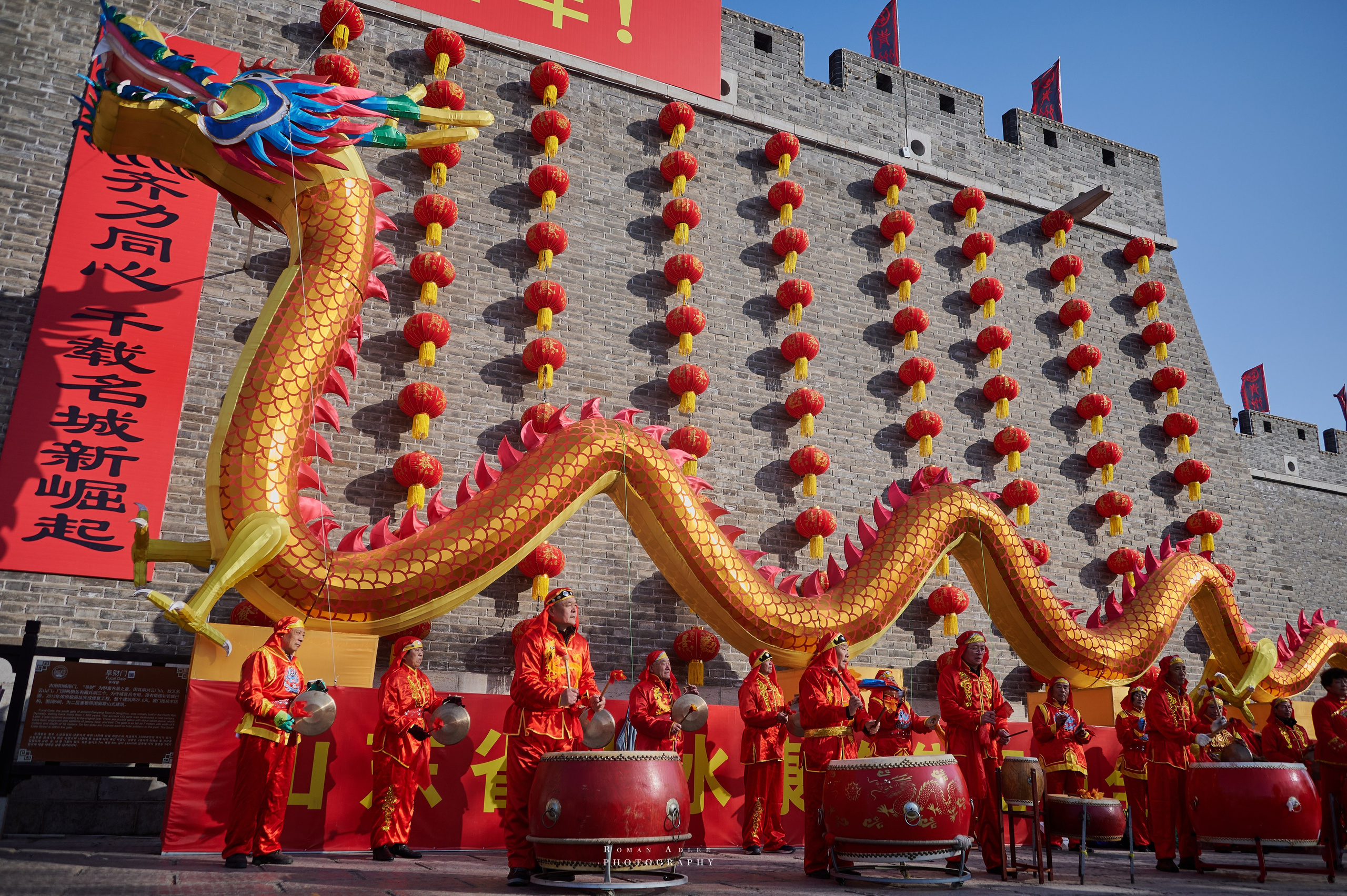 Новогодний парад в Цинчжоу. Китай. Фотограф Роман Адлер