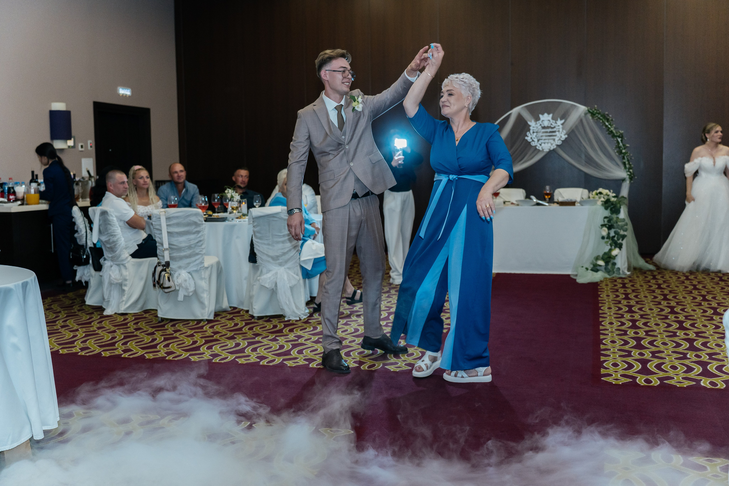 City Center. Для тех, кто не ждёт удачи, а создаёт её. Каждая фотосессия — это твой момент, твой стиль, твой успех. 📸