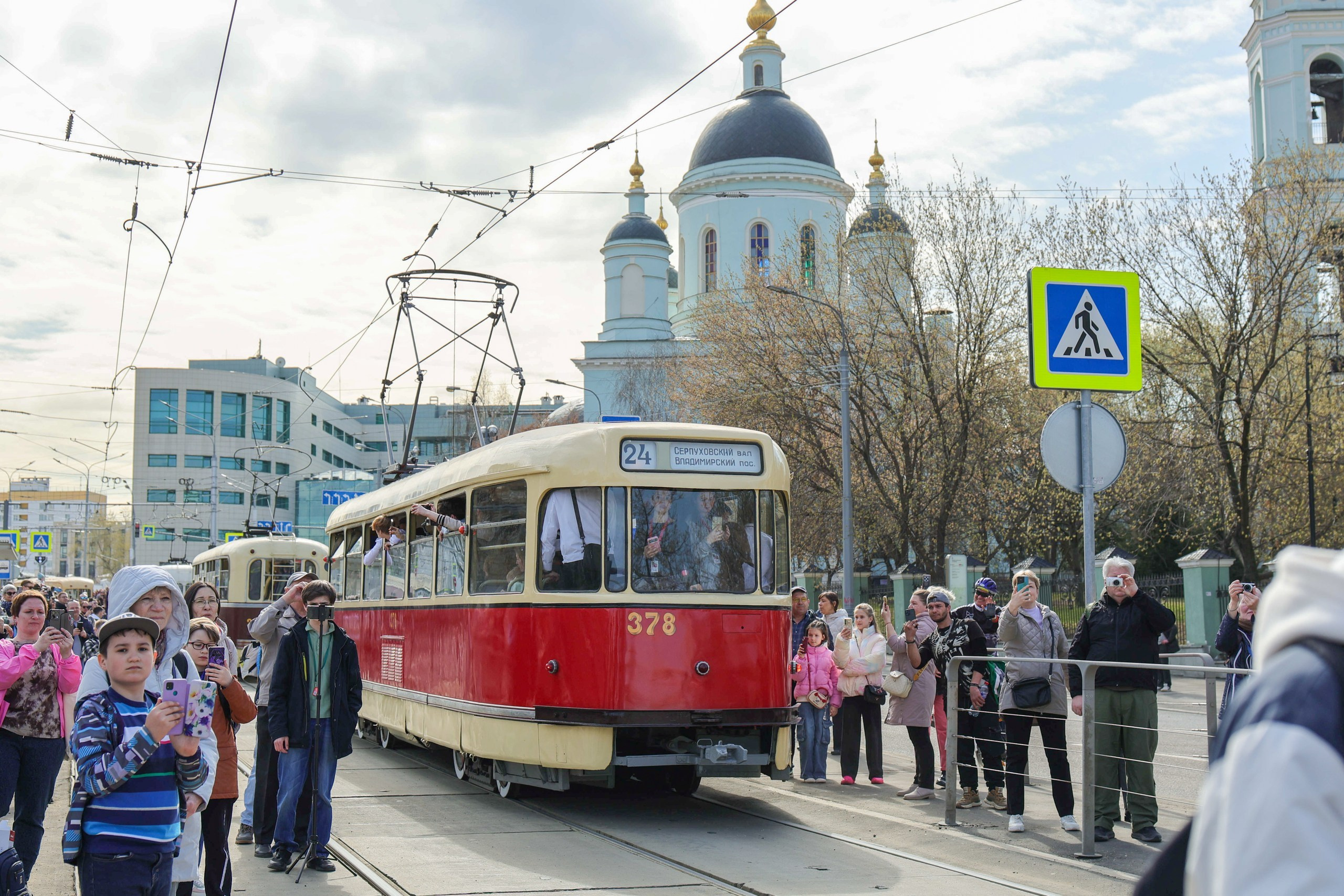 Парад трамваев. Репортажный, архитектурный, театральный и файн-арт фотограф Лена Мельникова в Москве