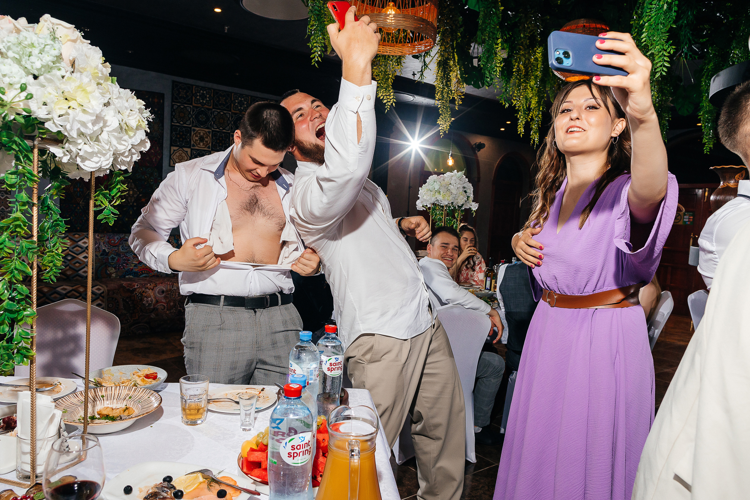 Чувствительная фотосессия молодожен в августе. Олег Сверчков | Свадебный фотограф Вологда