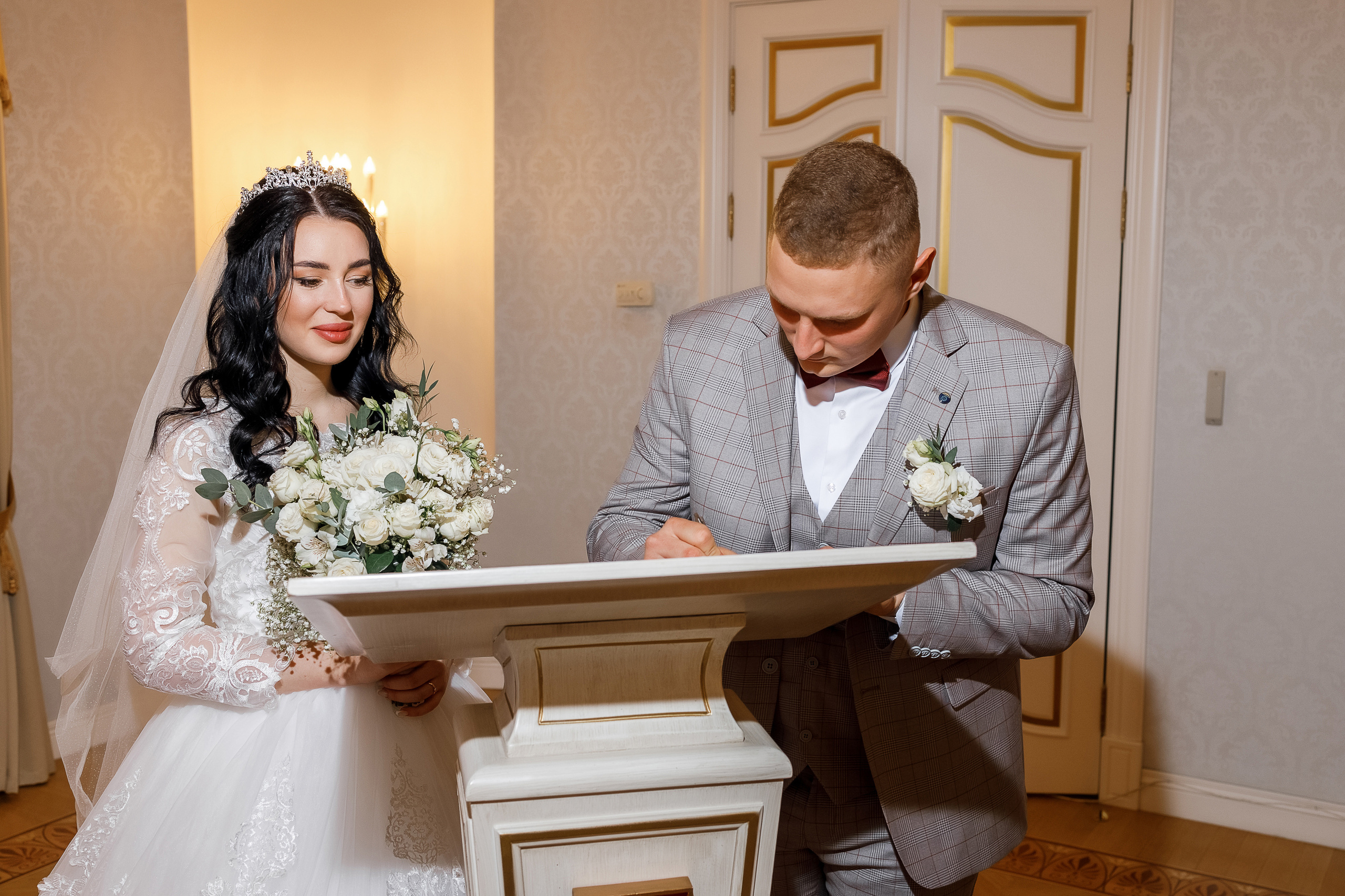 Чувствительная фотосессия молодожен в августе. Олег Сверчков | Свадебный фотограф Вологда