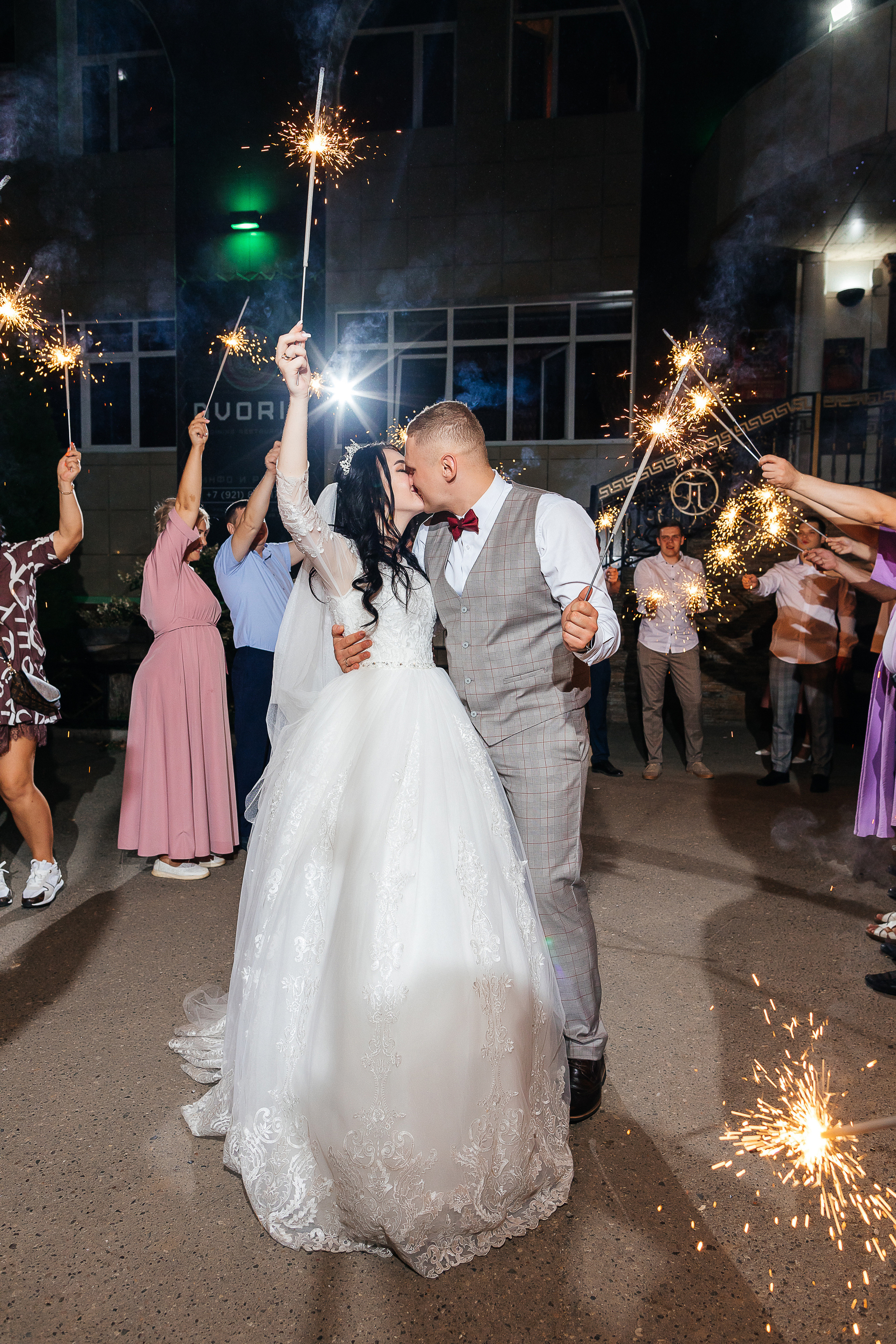 Чувствительная фотосессия молодожен в августе. Олег Сверчков | Свадебный фотограф Вологда