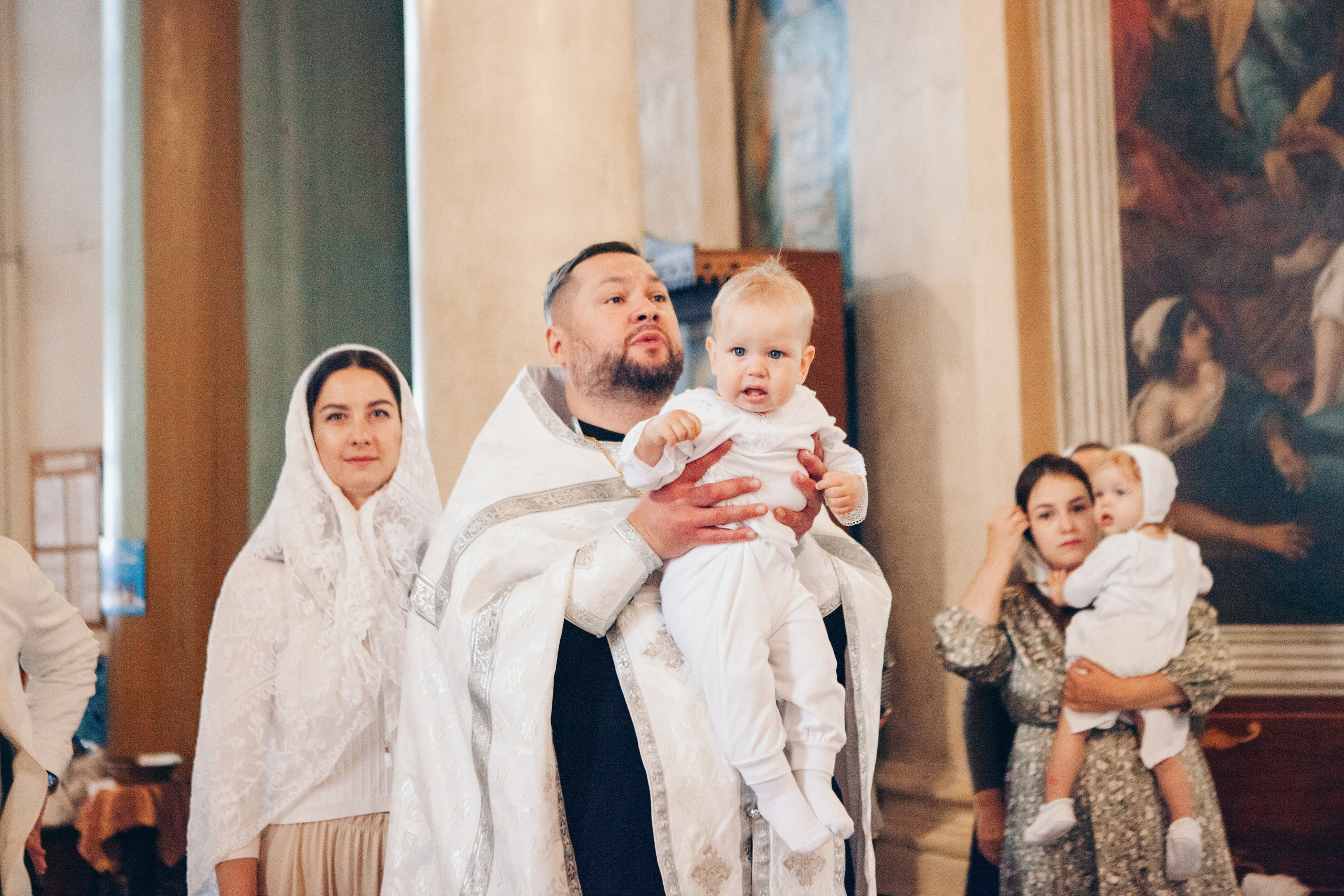 Крещение ребенка в церкви. Фотограф Ольга Ефремова