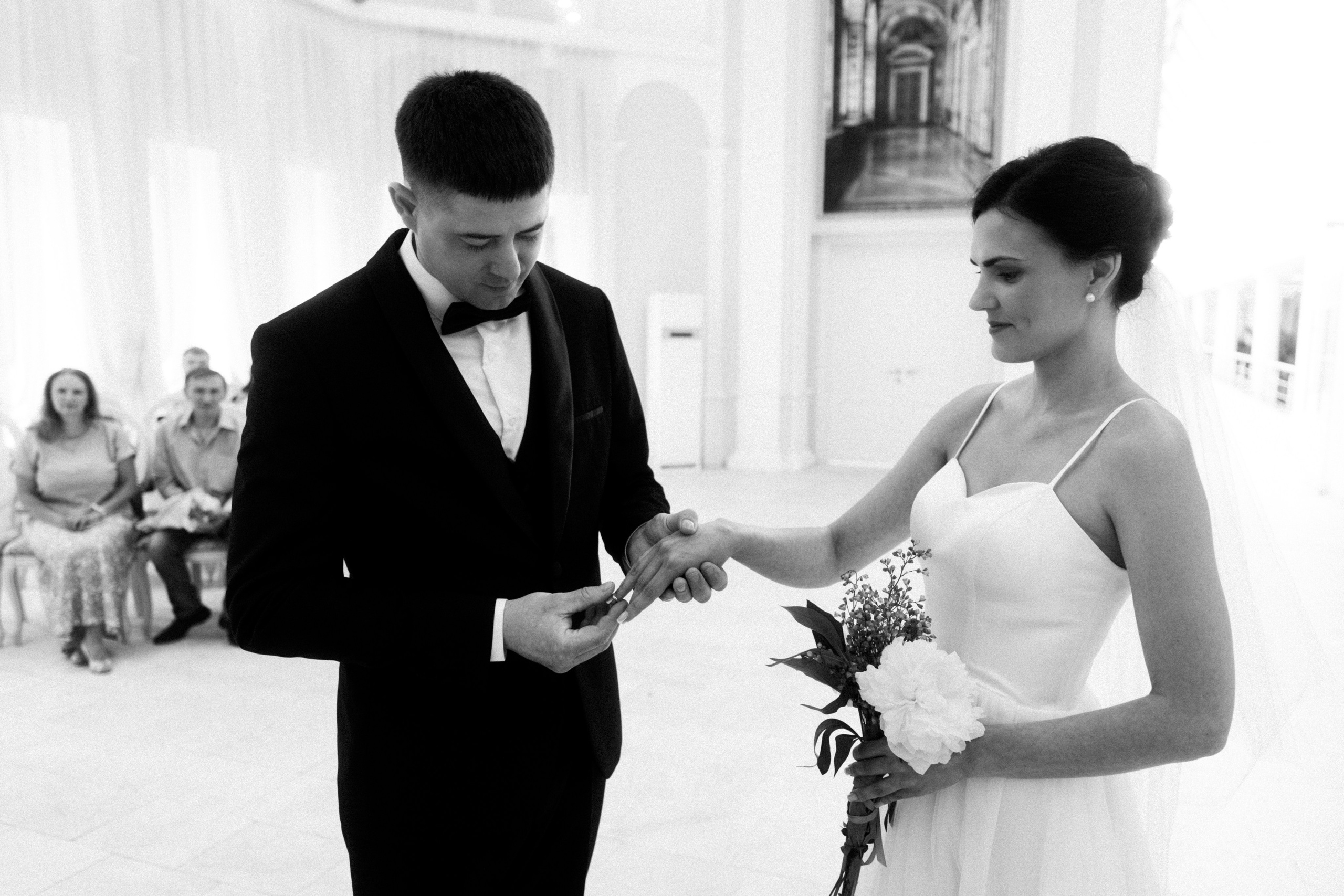 Максим и Анастасия (ЗАГС Выборгского района). Свадебный и парный фотограф Иван в Санкт-Петербурге | Профессиональная фотосъёмка