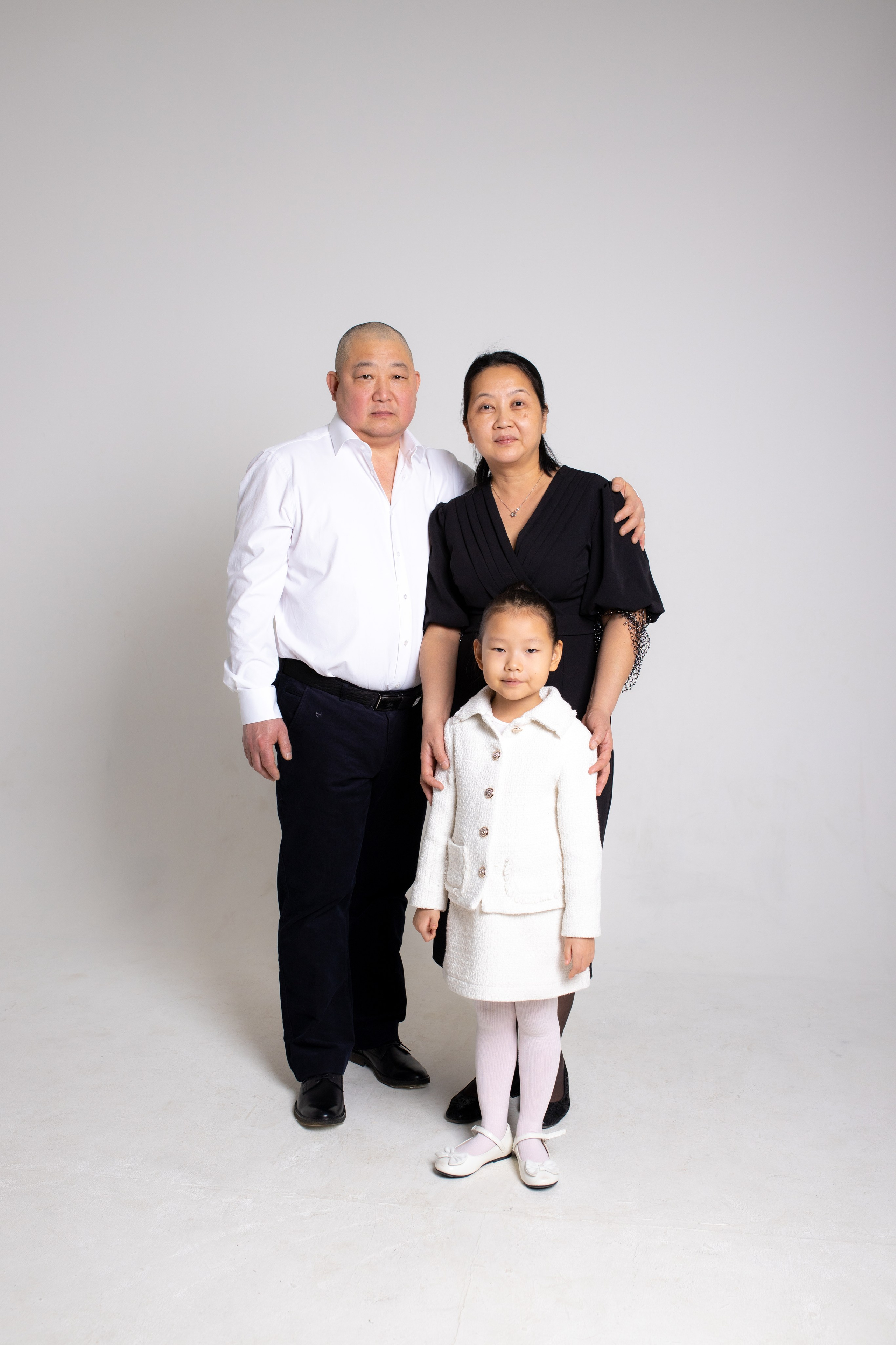 Семейная фотосессия на циклораме с импульсным светом. Фотограф в Железнодорожном и Балашихе