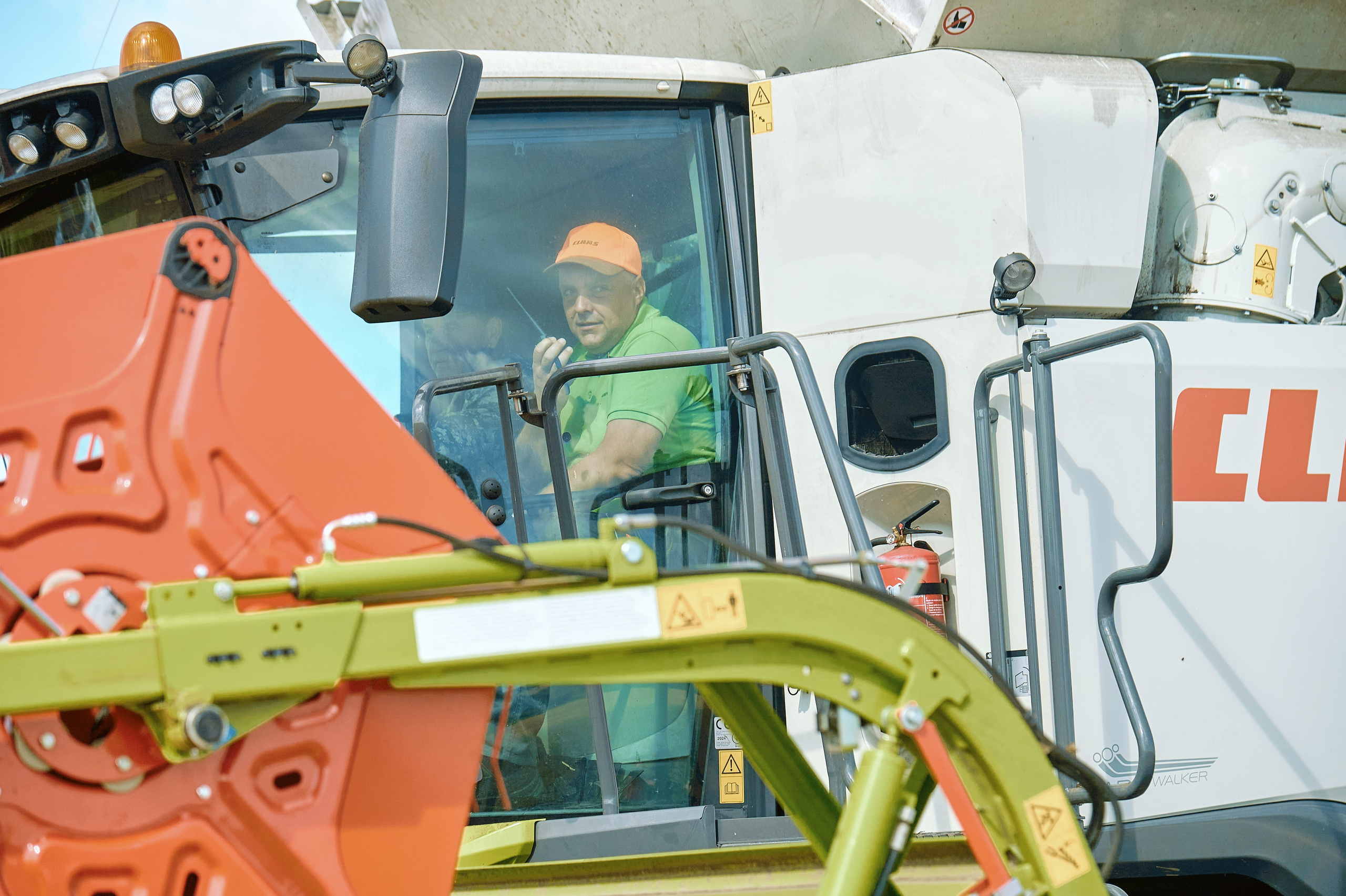 Сельхозтехники Галактика — представление в работе близ г. Абакан. Фотограф Яковлев Роман — Красноярск