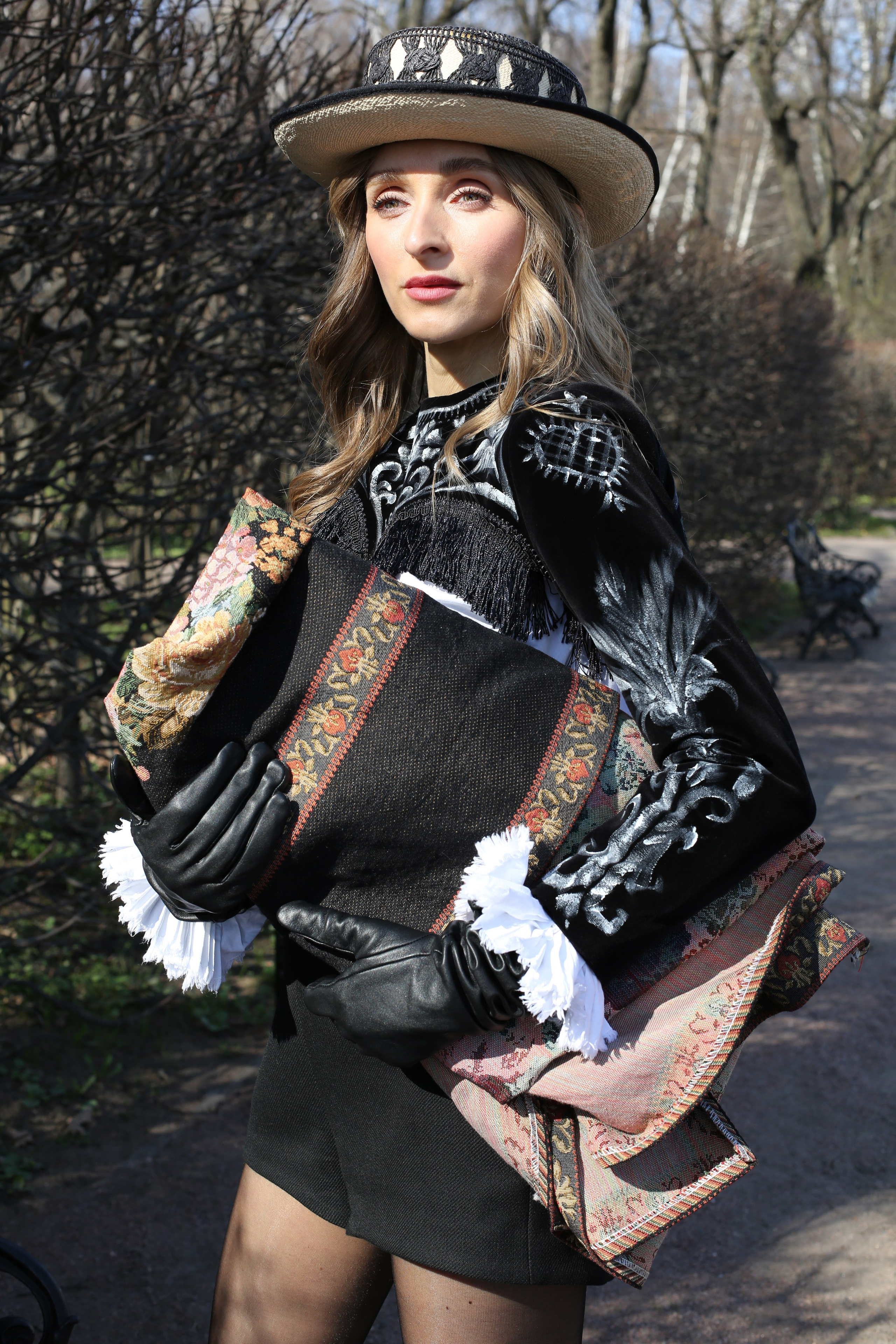 LOOKBOOK. Фешн дизайнер, фотограф, художник Яна Лазарева в Москве