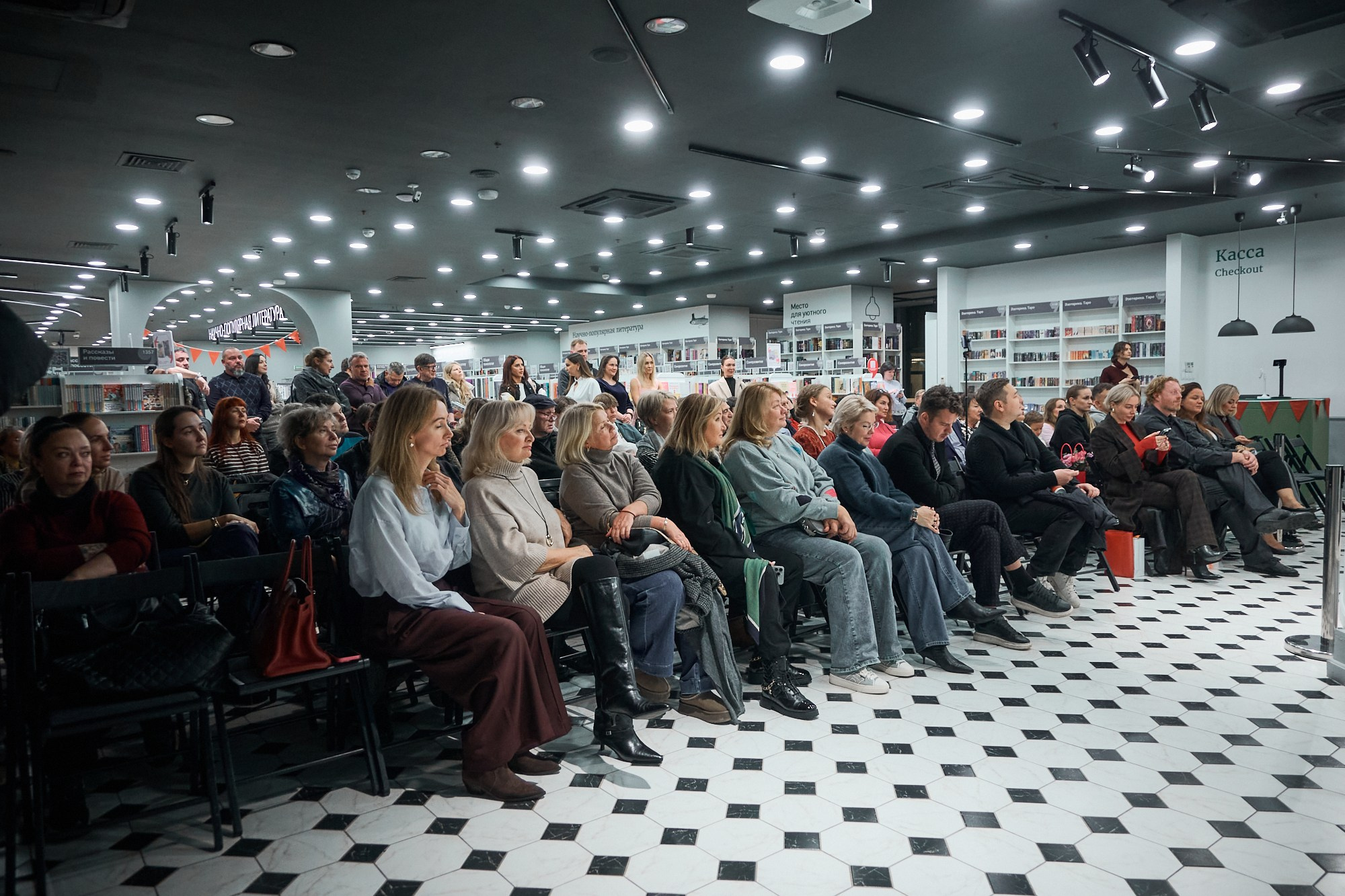 Knigi. Лиза Сытикова. Фотограф. Москва