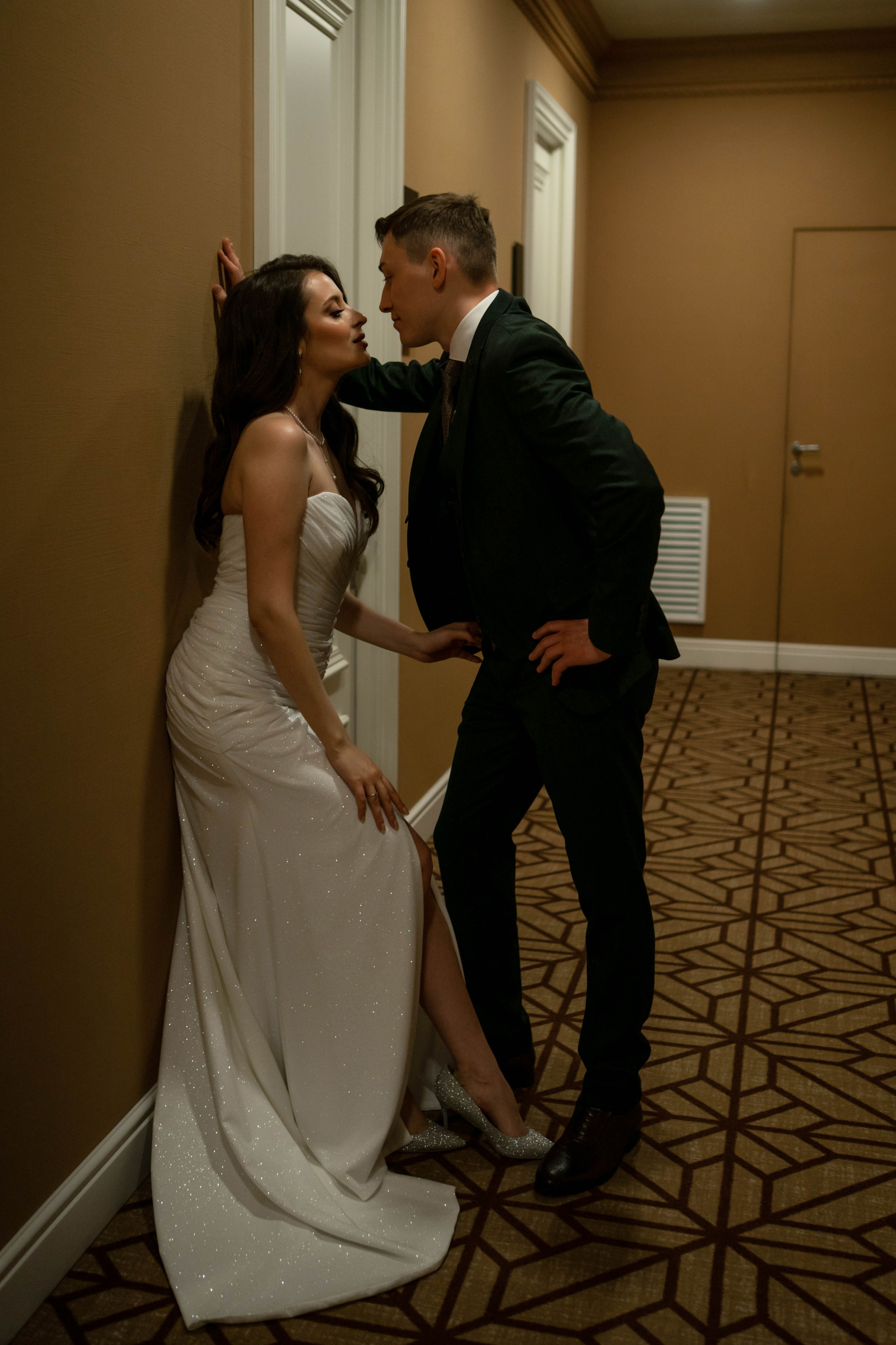 Настя и Дима: свадебная съемка в отеле. Фотограф в Иркутске