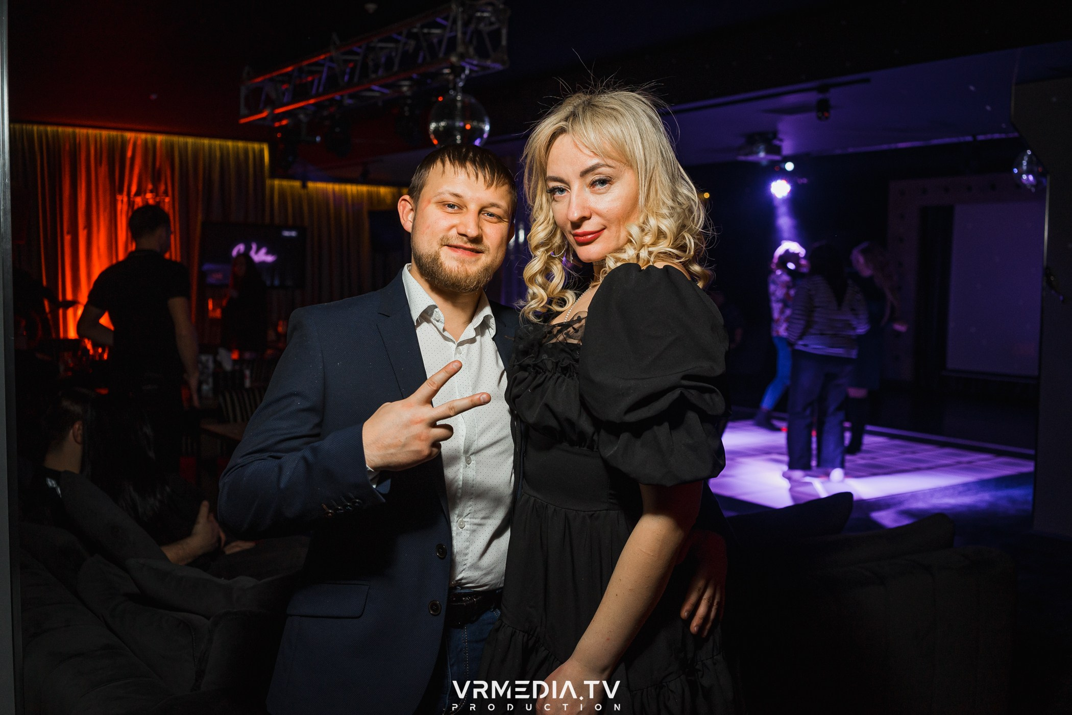 НОВОГОДНЯЯ РАЗМИНКА в караоке-баре «Volna»