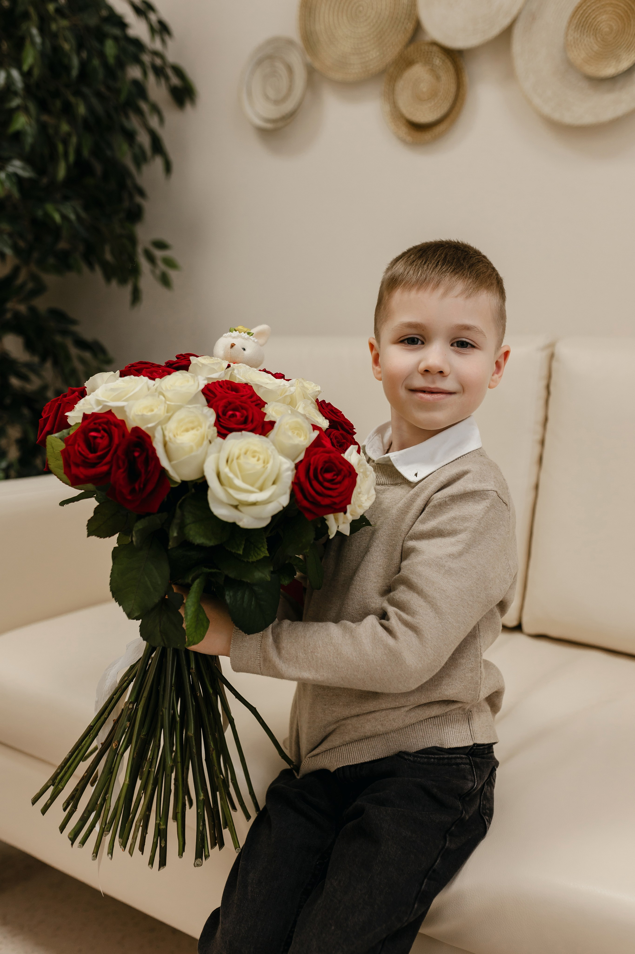 Фотограф на выписку из роддома в Краснодаре, выписка из Екатерининского роддома, фотограф Яна Морева. Семейный фотограф в Краснодаре Яна Морева