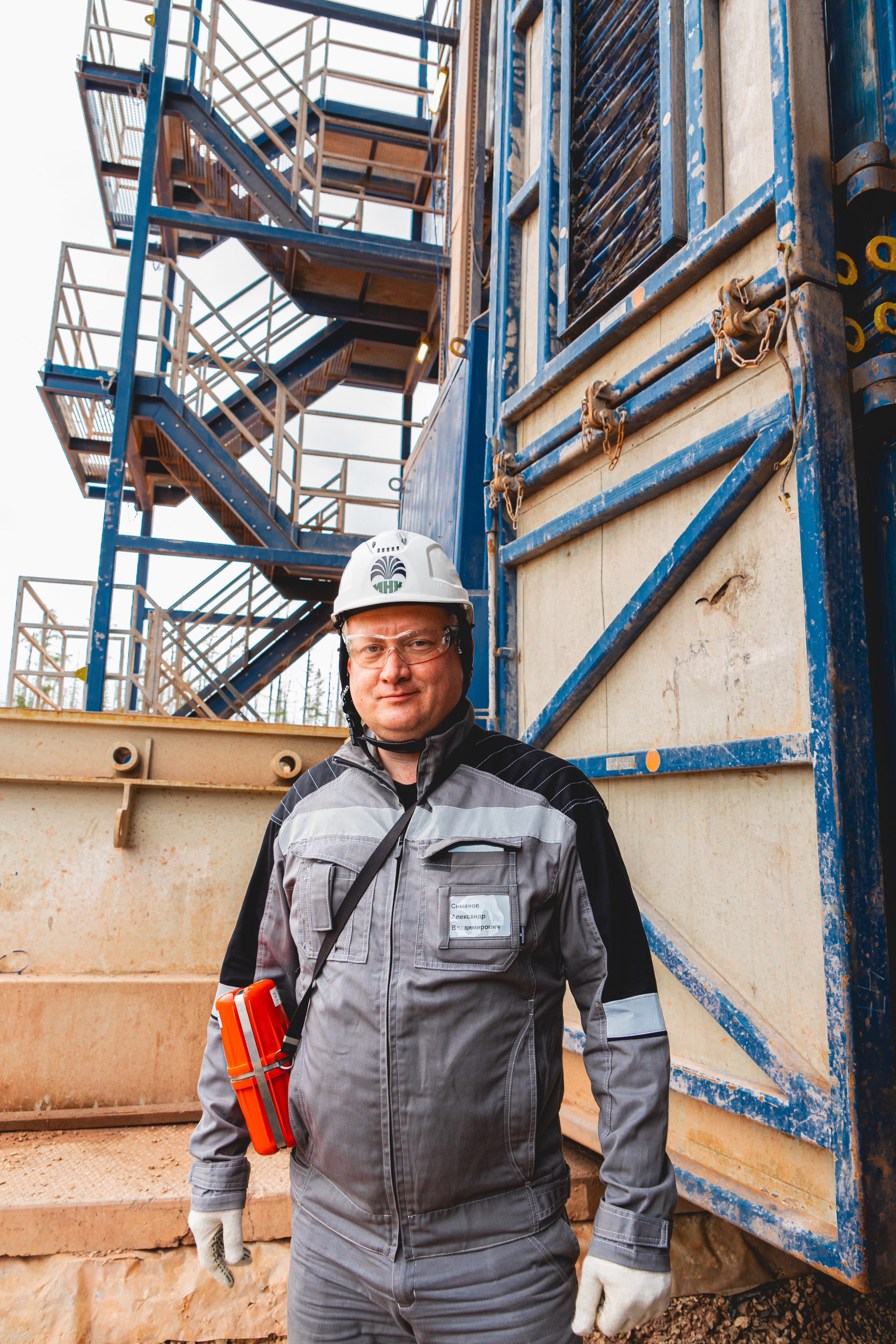 Репортажная (документальная) фотография. Занимаюсь профессиональной фотографией и живу рядом с Байкалом. Работаю в разных жанрах