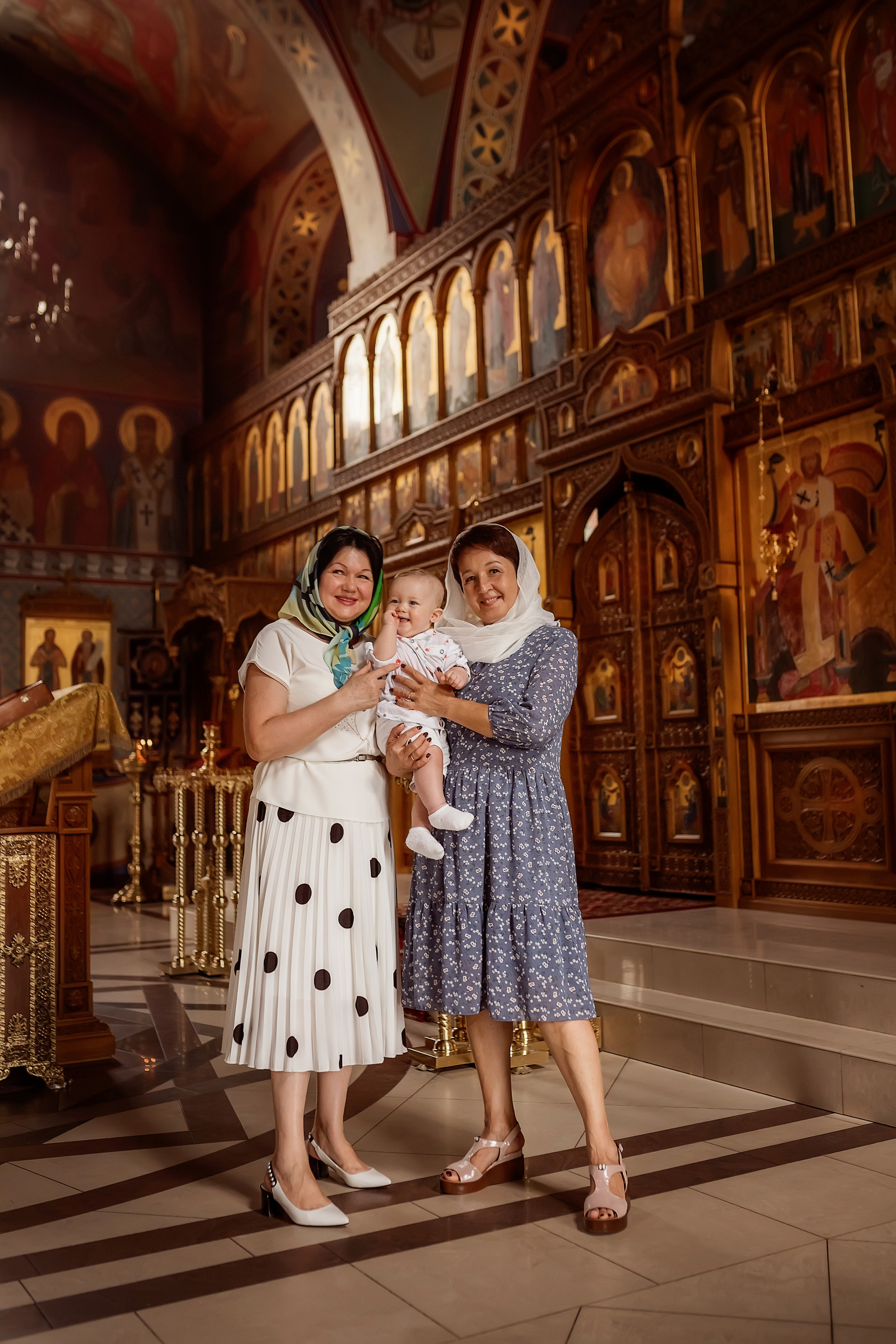 Крещение в Церкви Казанской иконы Божией Матери в Ростове-на-Дону. Олеся Семейская свадебный и семейный фотограф в Ростове-на-Дону