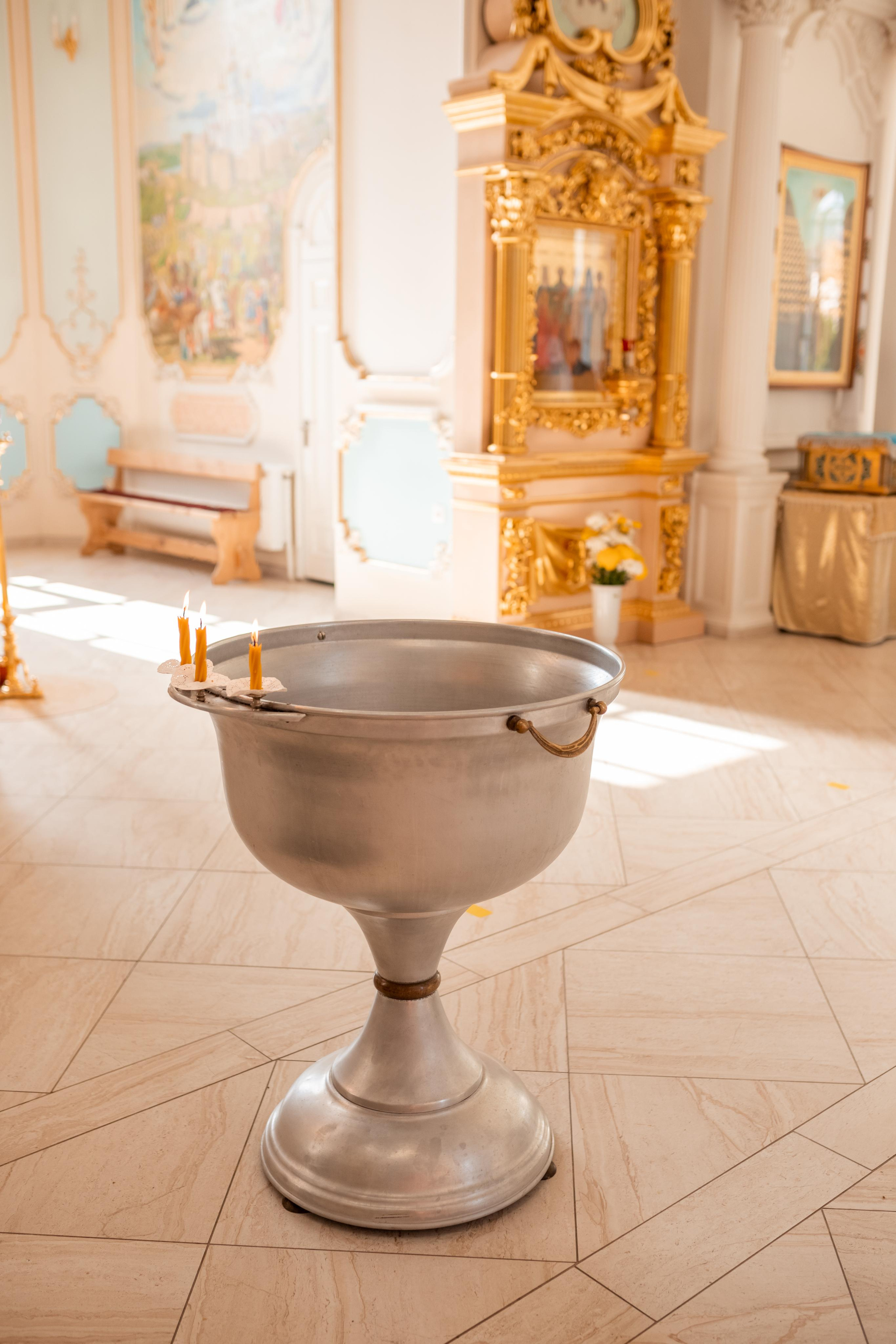 Крещение в Церкви Троицы Живоначальной в городе Батайск. Олеся Семейская свадебный и семейный фотограф в Ростове-на-Дону