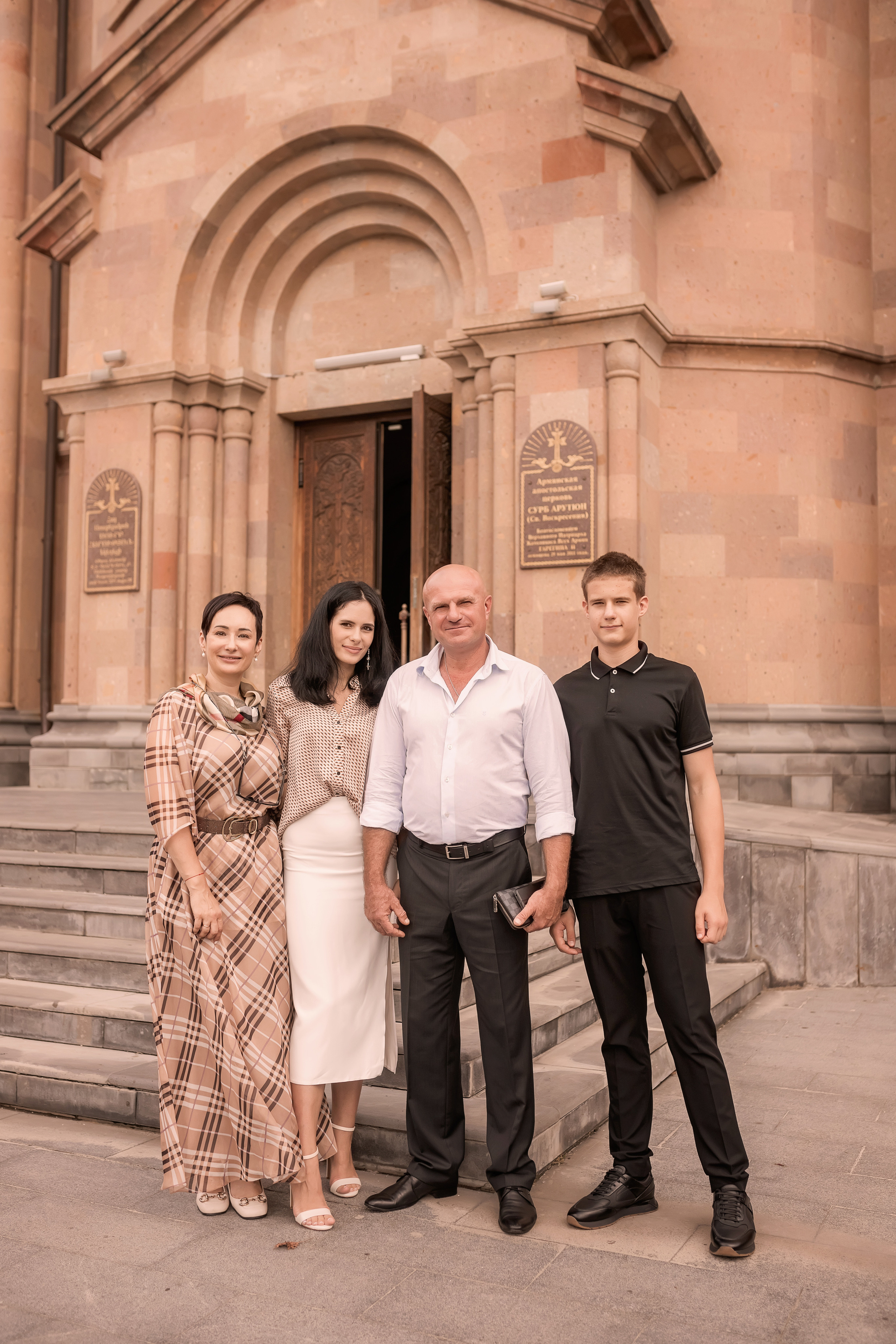 Крещение в Церкви Сурб Арутюн в городе Ростов-на-Дону. Олеся Семейская свадебный и семейный фотограф в Ростове-на-Дону