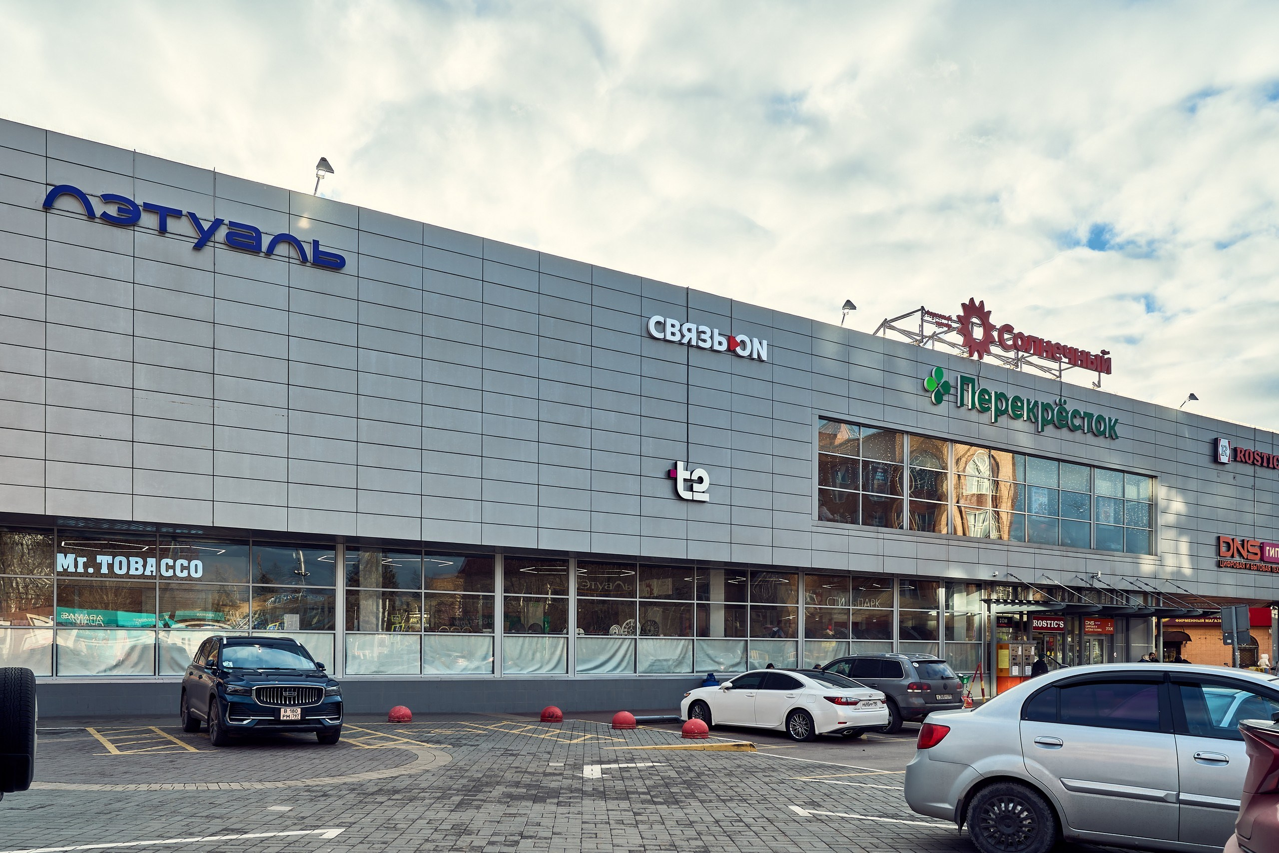 Архитектурная фотография главного фасада ТЦ