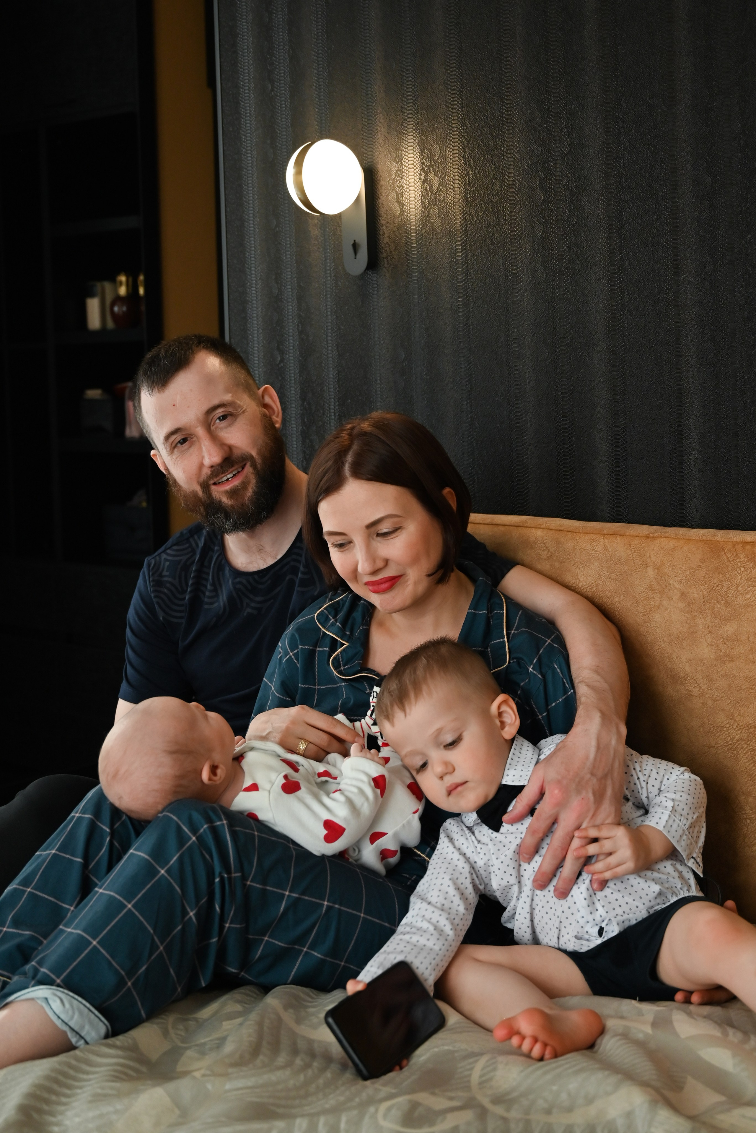 Домашняя съёмка Ольги и ее мужчин. Свадебный и семейный фотограф в Хабаровске Оксана Новикова