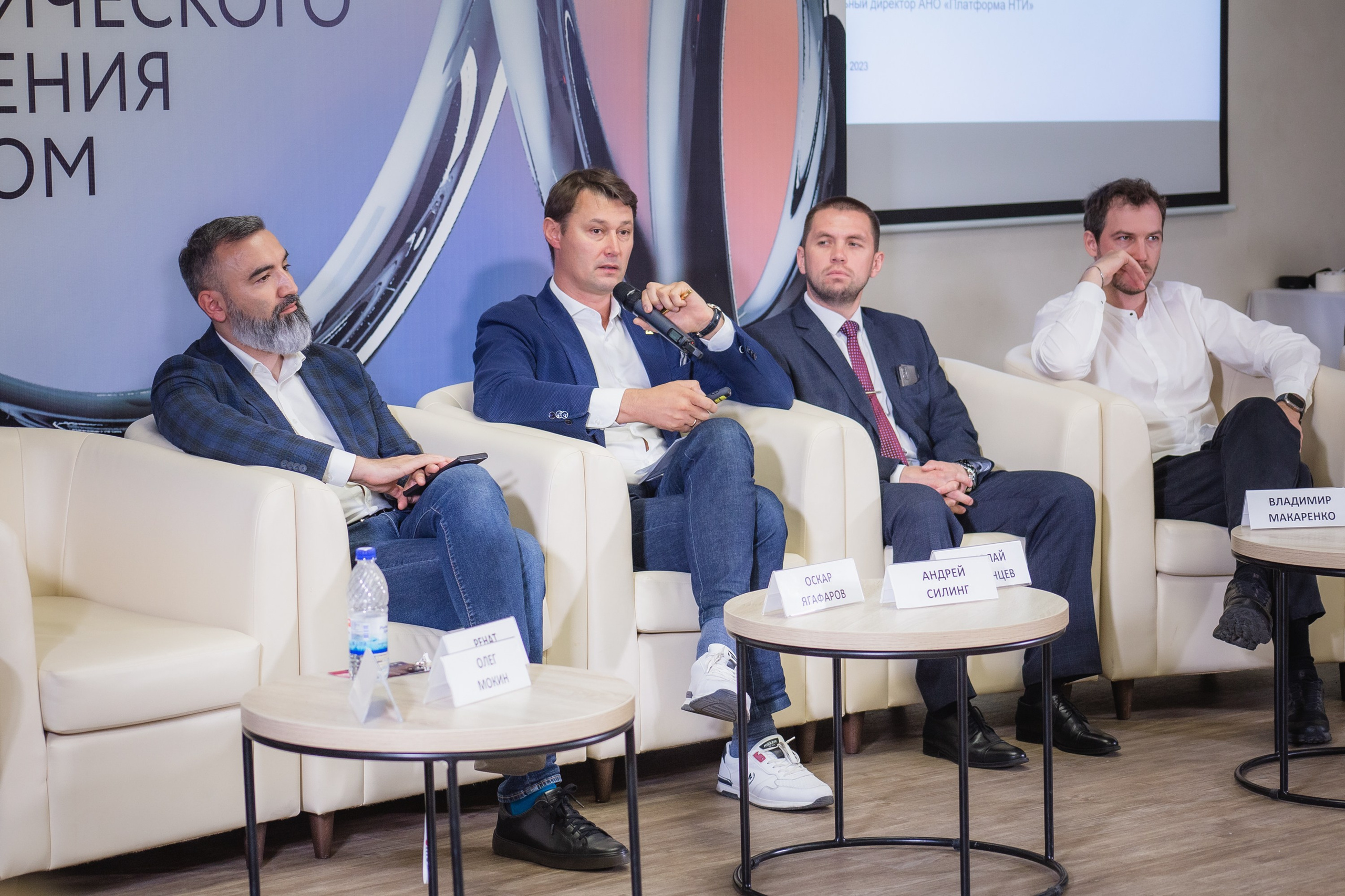 Репортаж с конференции GMC в Перми – фотографии. Репортажный фотограф в Перми Денис Голдобин