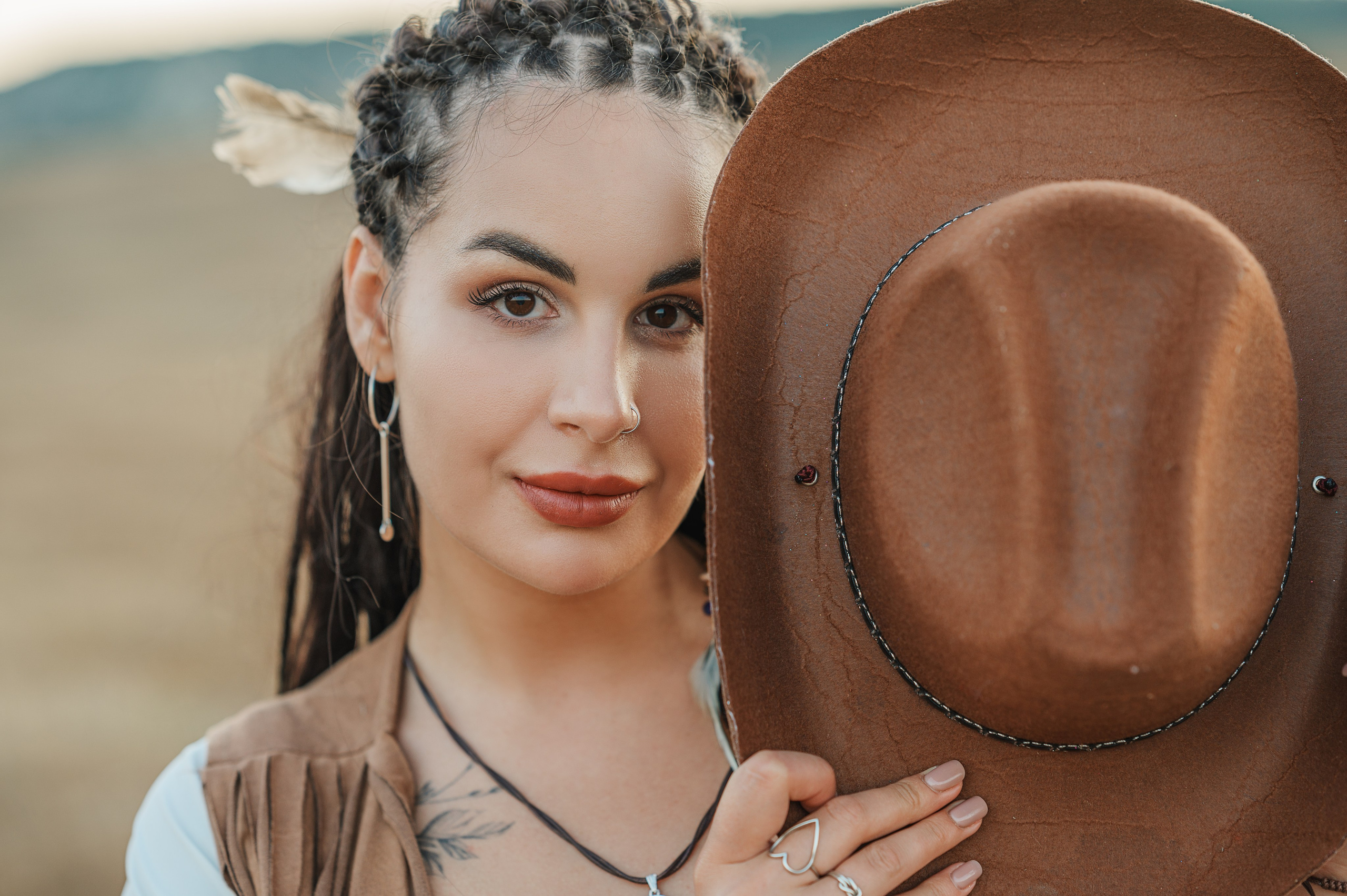 Фотосессия в стиле кантри на закате в стогах сена. Идеи для фотосессии в Крыму. Фотограф в Симферополе и по Крыму Ольга Топоривская. Лучшие места для фотосессий в Крыму.