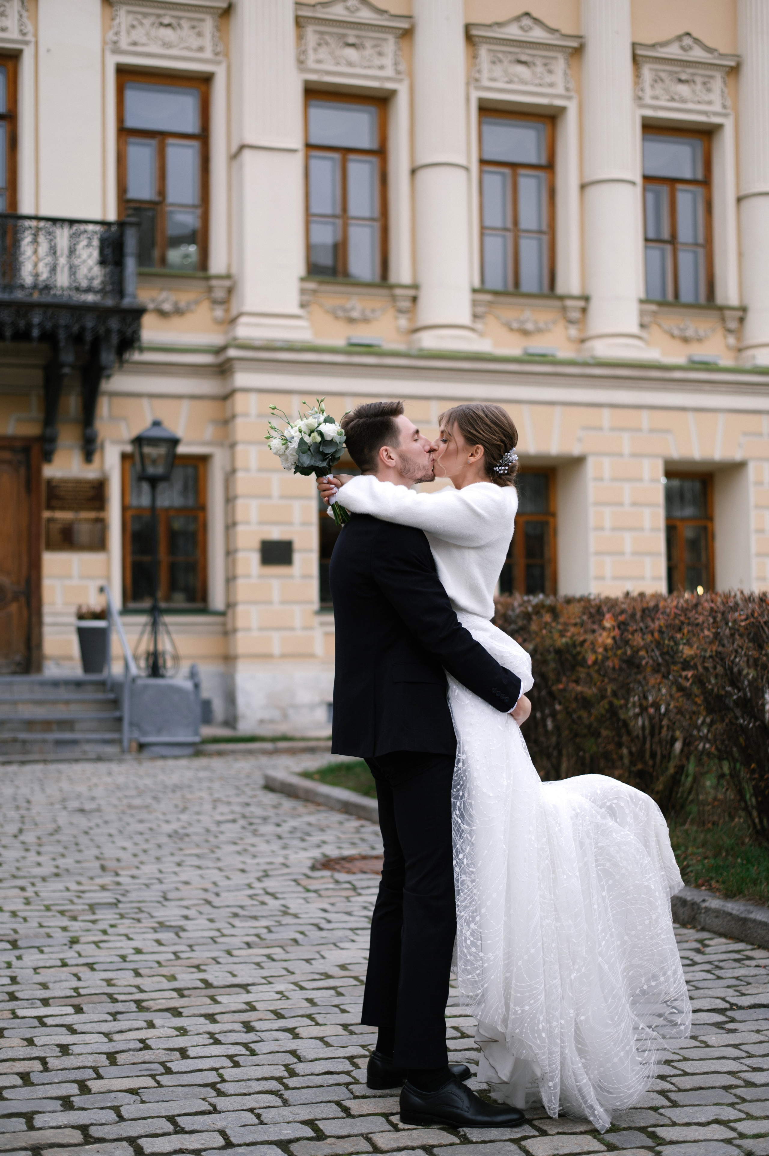 Свадебная фотосессия в Читальне имени Пушкина и камерный банкет в ресторане «Гусятникоff». Семейный и свадебный фотограф в Москве Татьяна Николаева