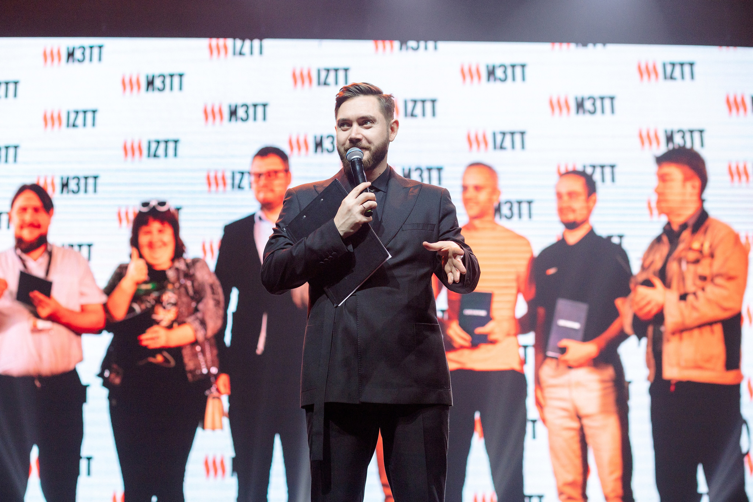 РЕПОРТАЖ: НОВЫЙ ГОД В ДК МЕТАЛЛУРГ. Профессиональный фотограф в Ижевске Леша Петров