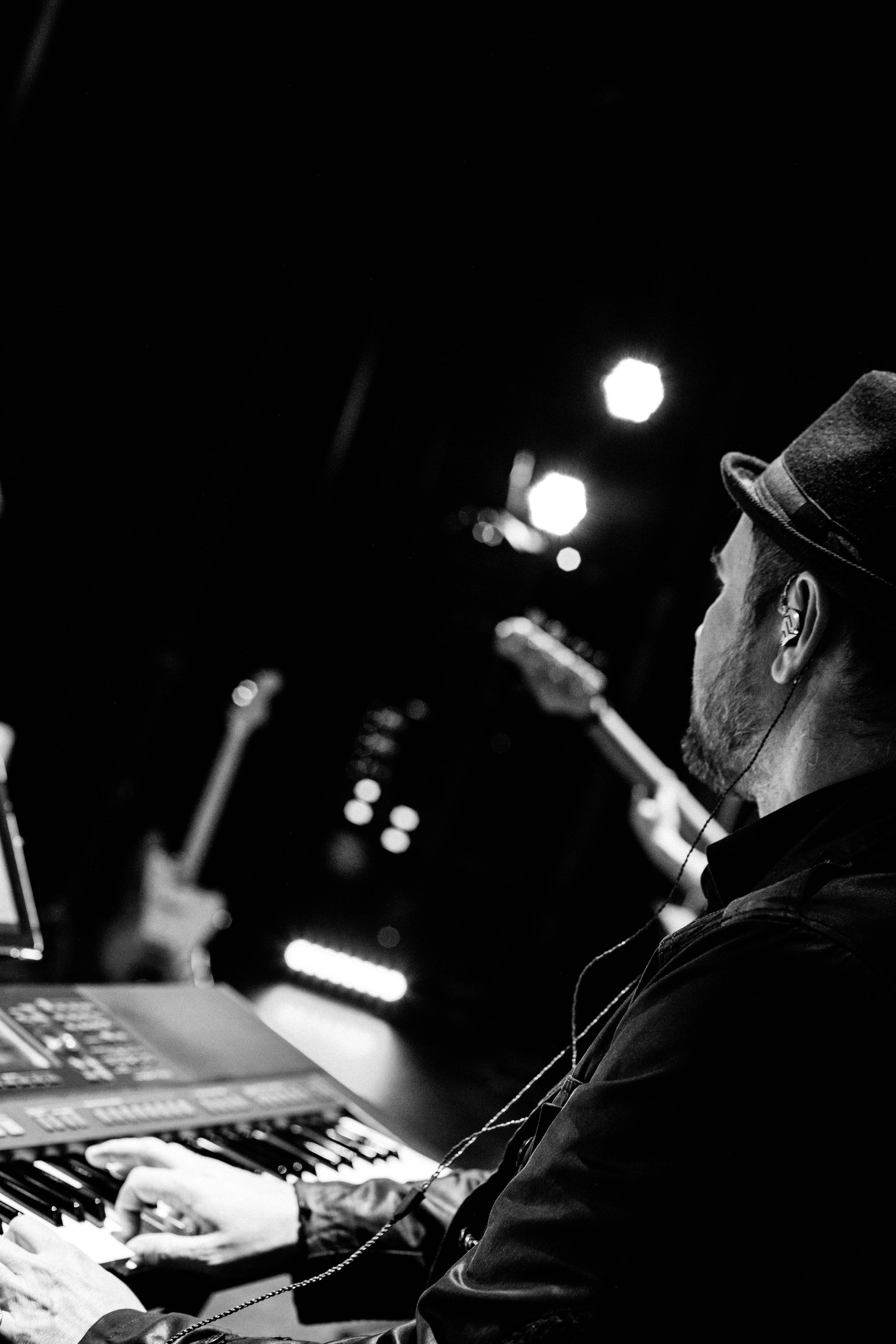 Рекорд. Герои нашего времени со струнным оркестром. Фотограф в Нижнем Новгороде