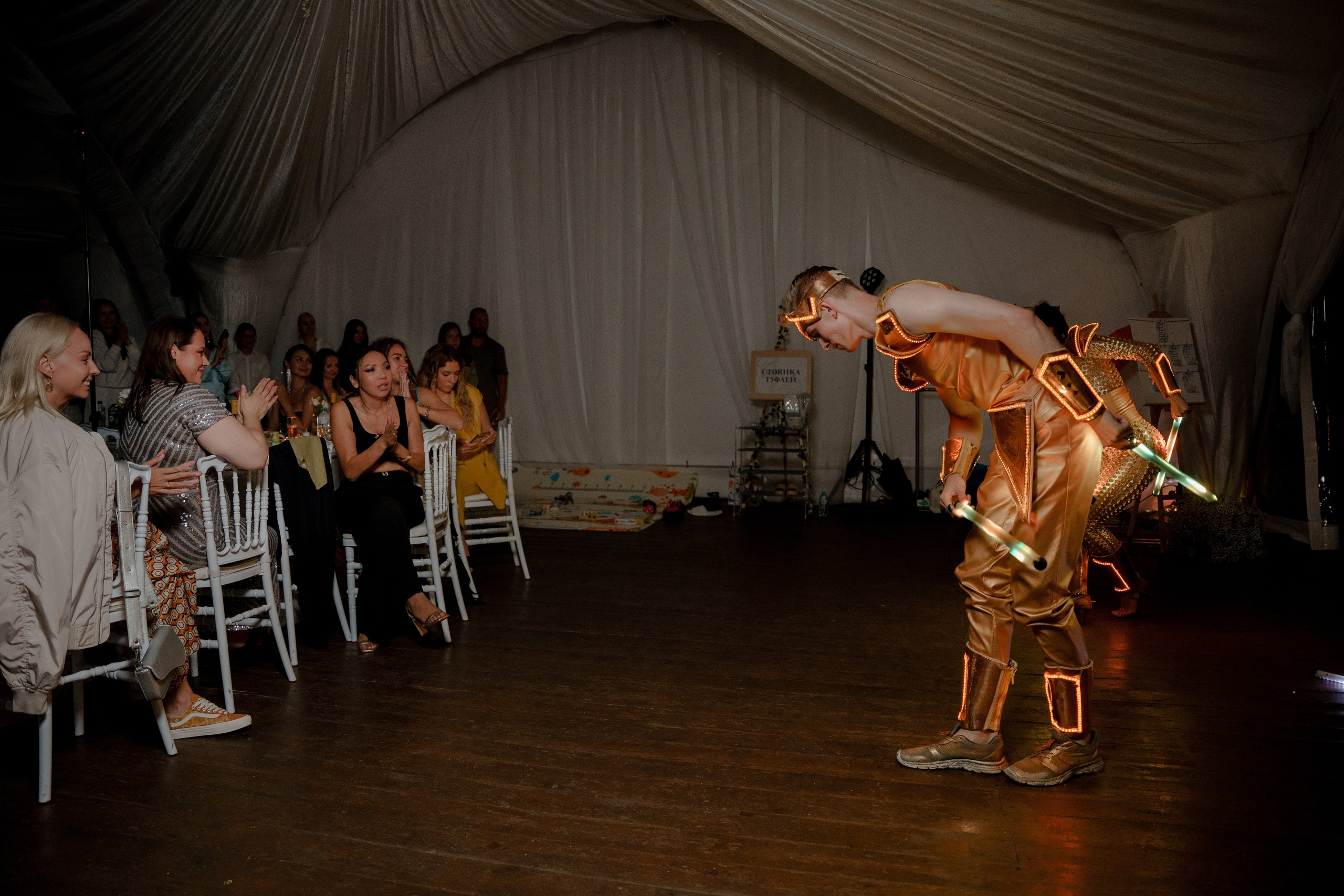 День рождения в шатре на водохранилище. Репортажный фотограф Москва Сергей Дружинин