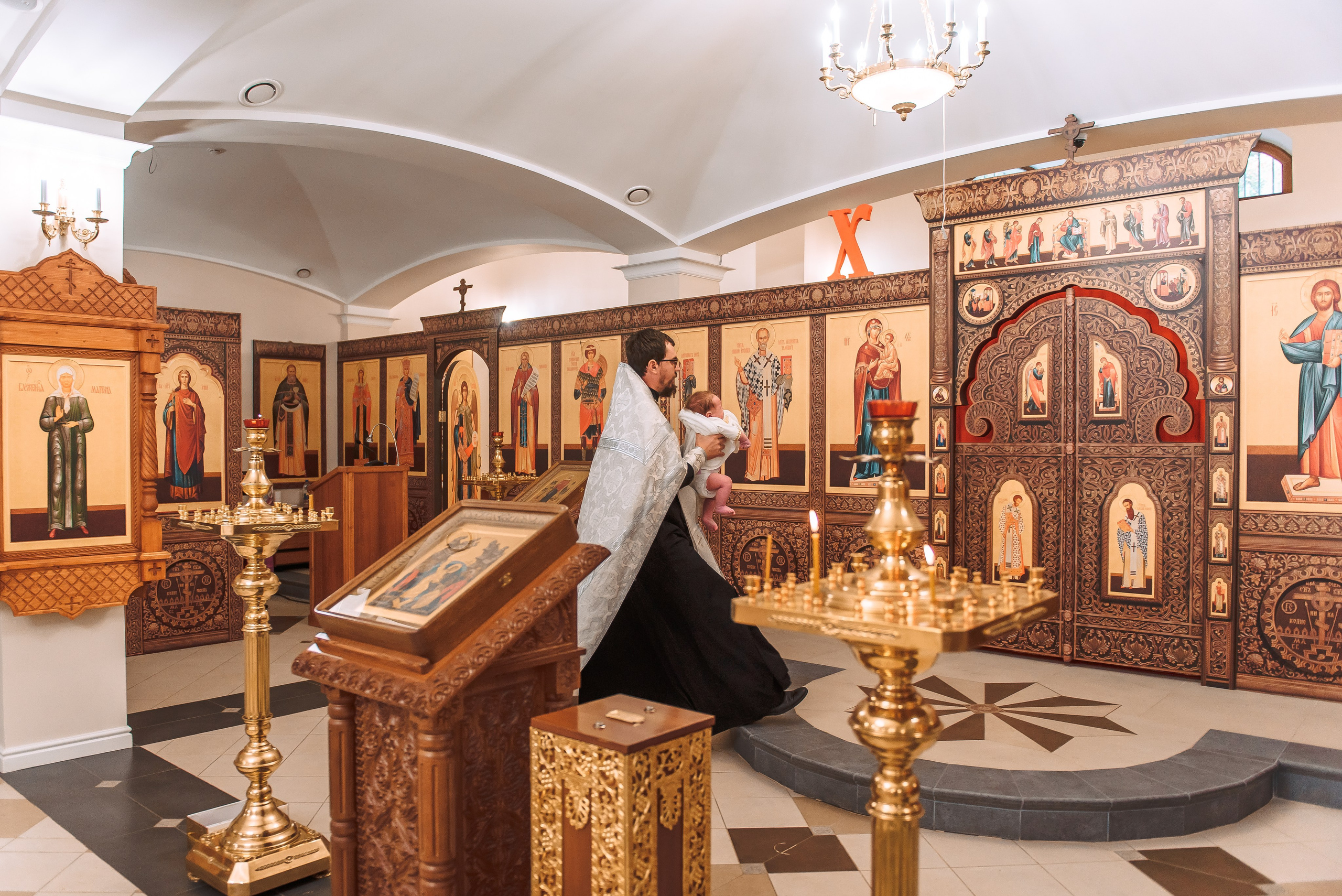 Крещение в Храме иконы Божией Матери Неупиваемая Чаша. Свадебный и семейный фотограф в Москве Юлия Винник