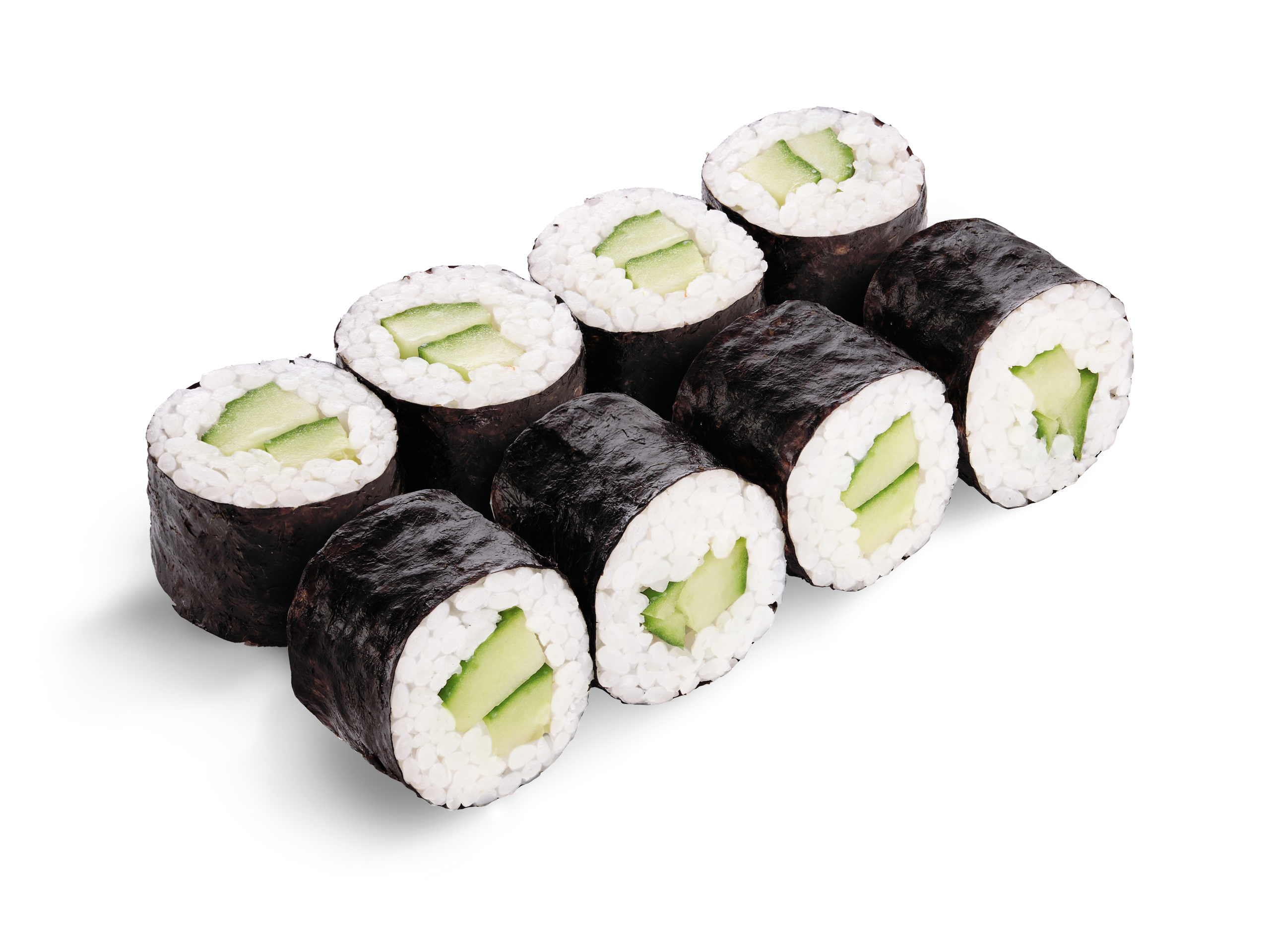 Ролл классика с огурцом и рисом на белом фоне, фуд фотосъёмка для доставки суши Rolik в Саратове и Энгельсе