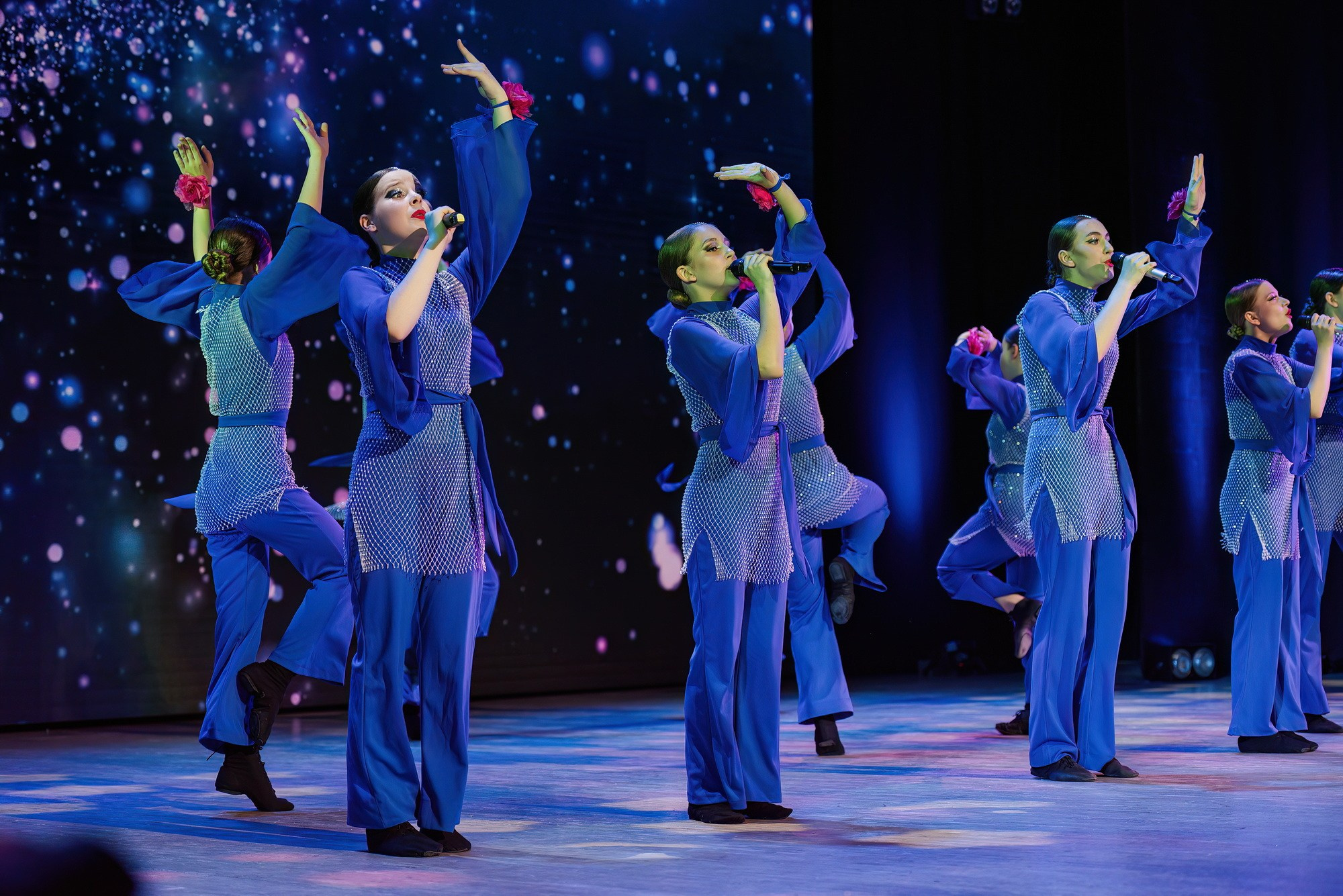 Отчетный концерт Образцового коллектива Алтая театра эстрадной песни «Созвездие». Свадебный и репортажный фотограф Никита Сницарев в Барнауле