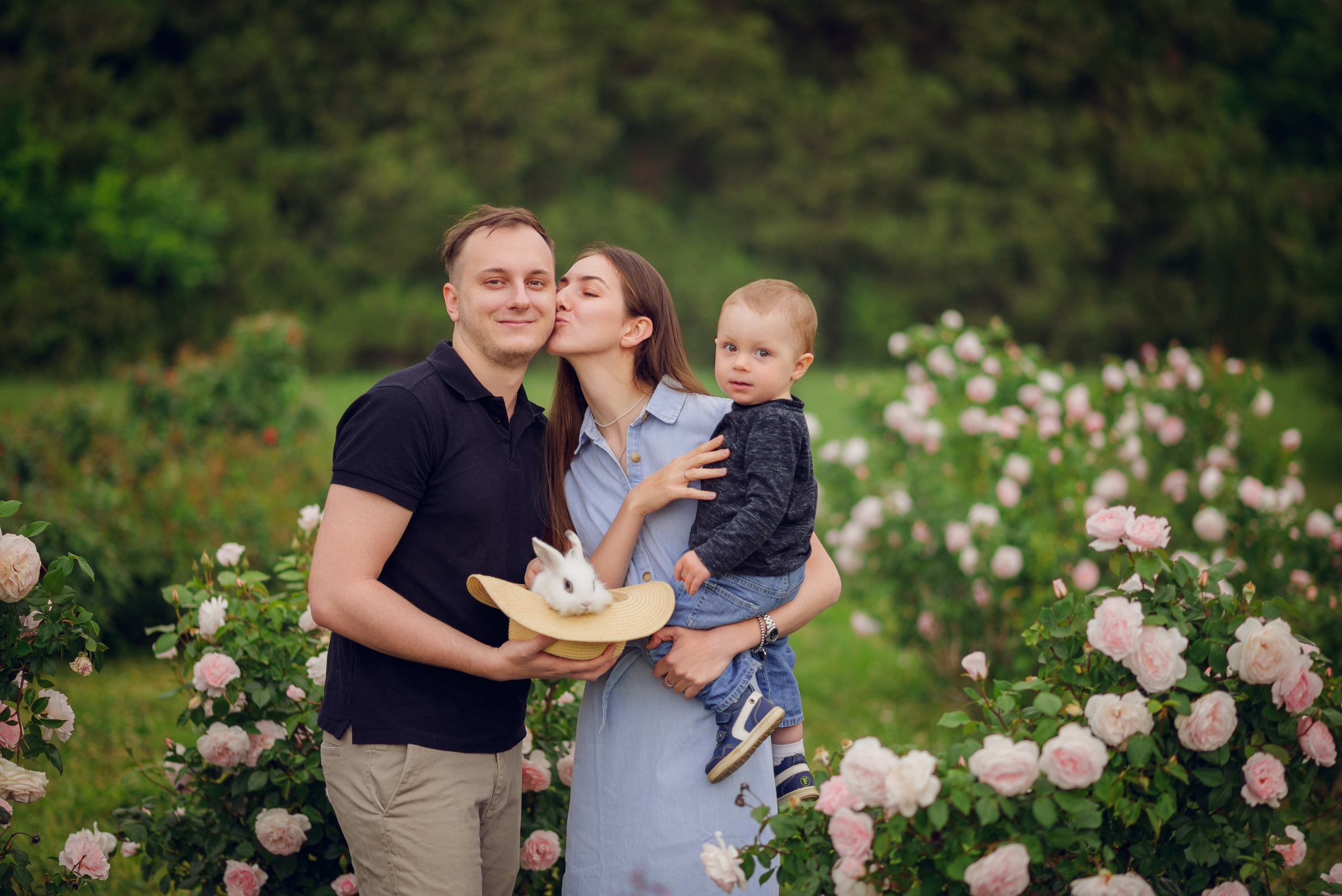 В розах. Семейный фотограф в Краснодаре