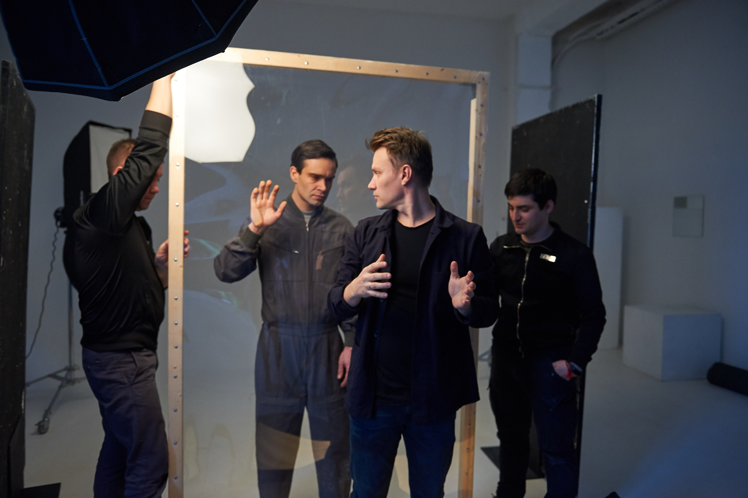 BACKSTAGE. Www.apowerstudio.com