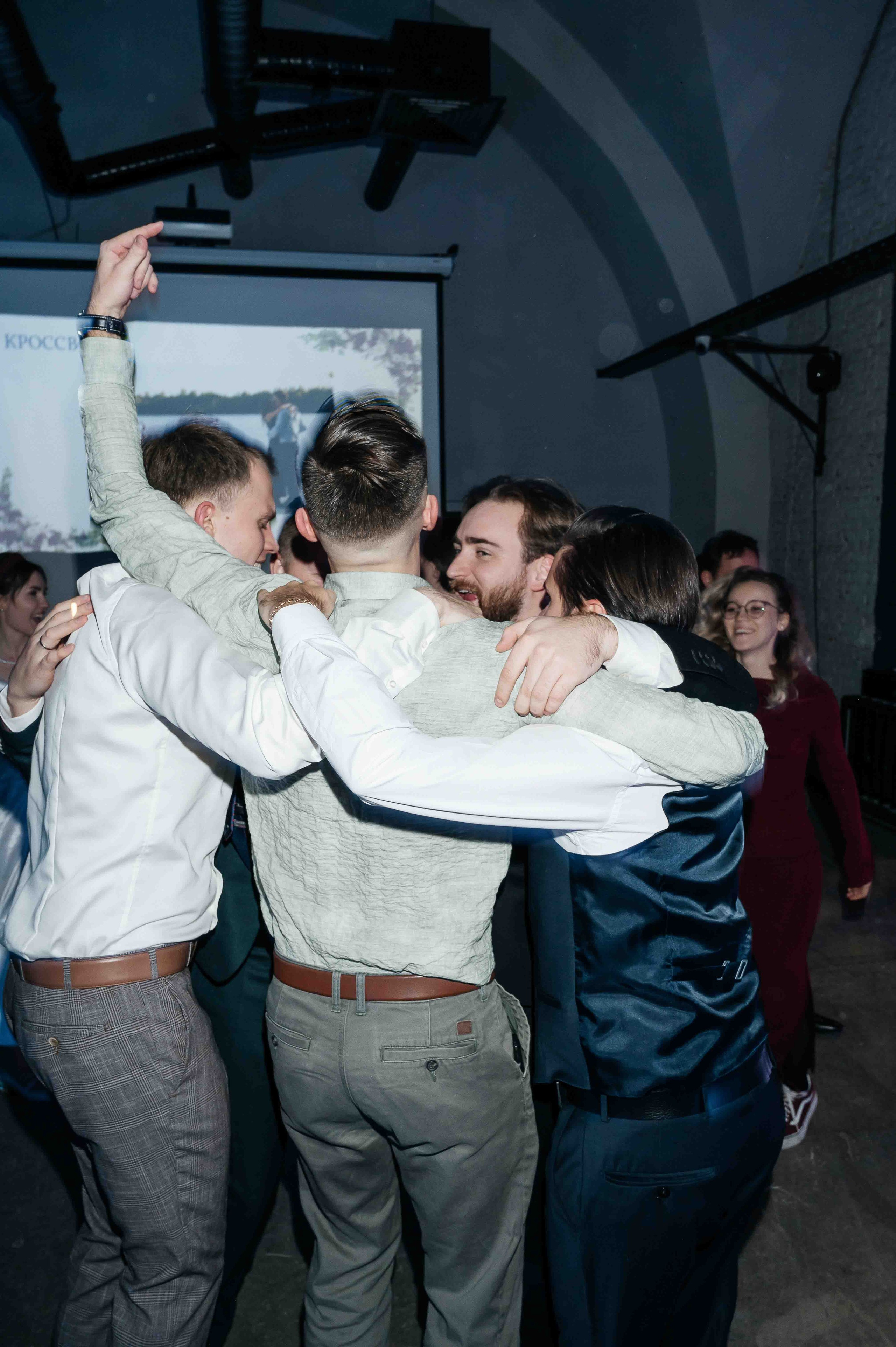 Утро невесты в гостинице. Свадебный и семейный фотограф в Котласе Никита Попов