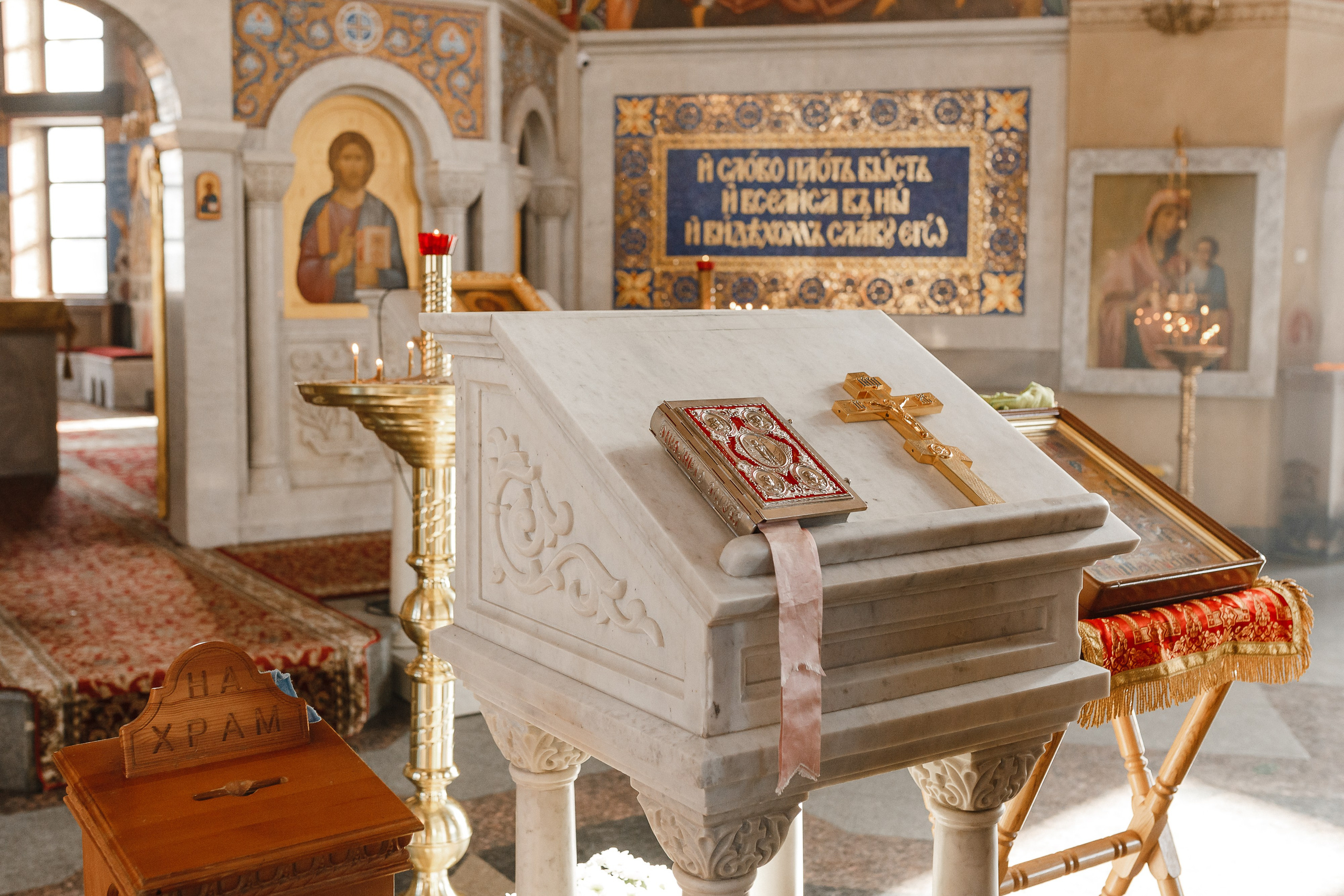 Профессиональный фотограф на таинство венчания в Москве и Московской области. Свадебный фотограф в Москве Мария Крош