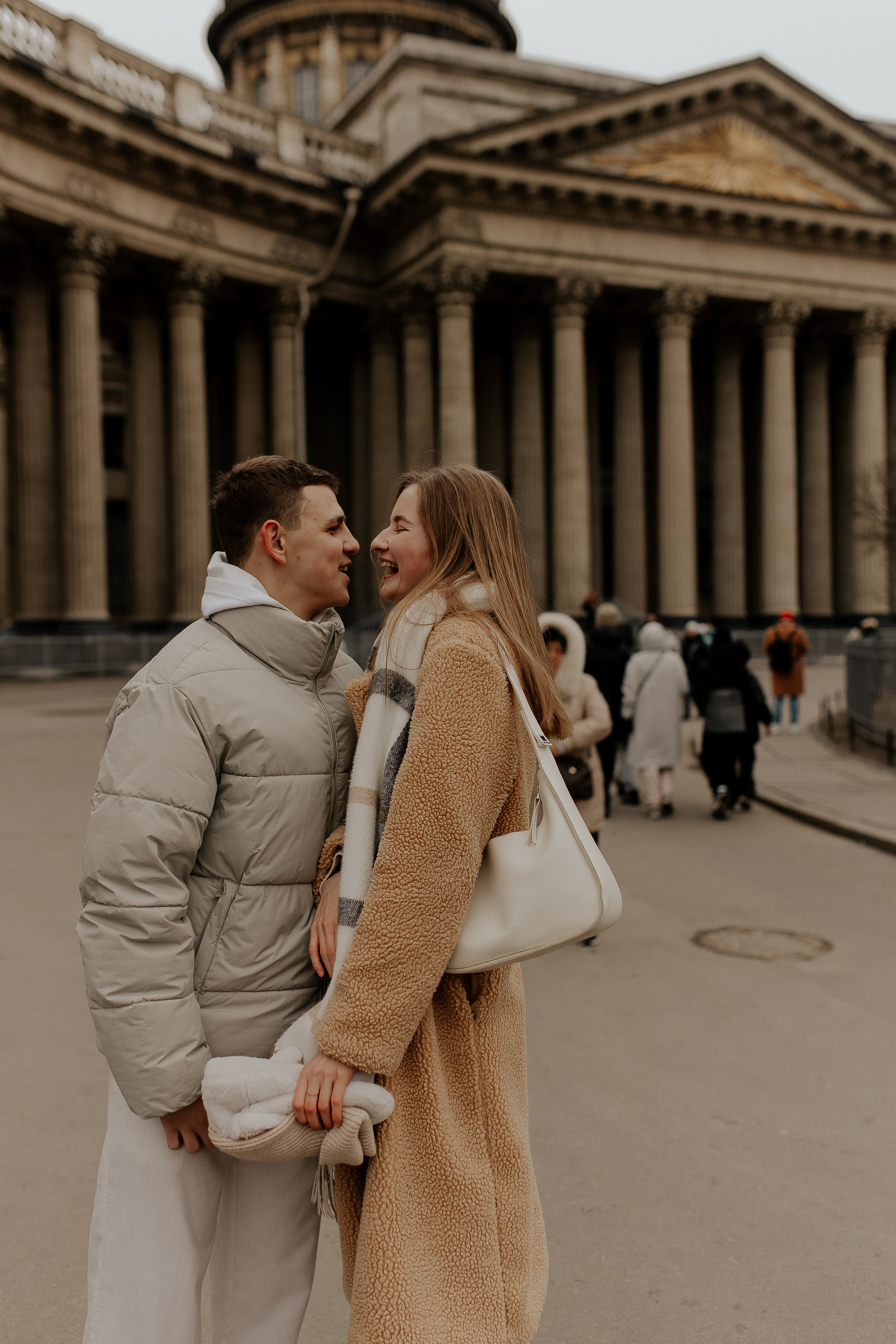 Лавстори у Казанского собора. Фотограф в Санкт-Петербурге Лиза Семченкова
