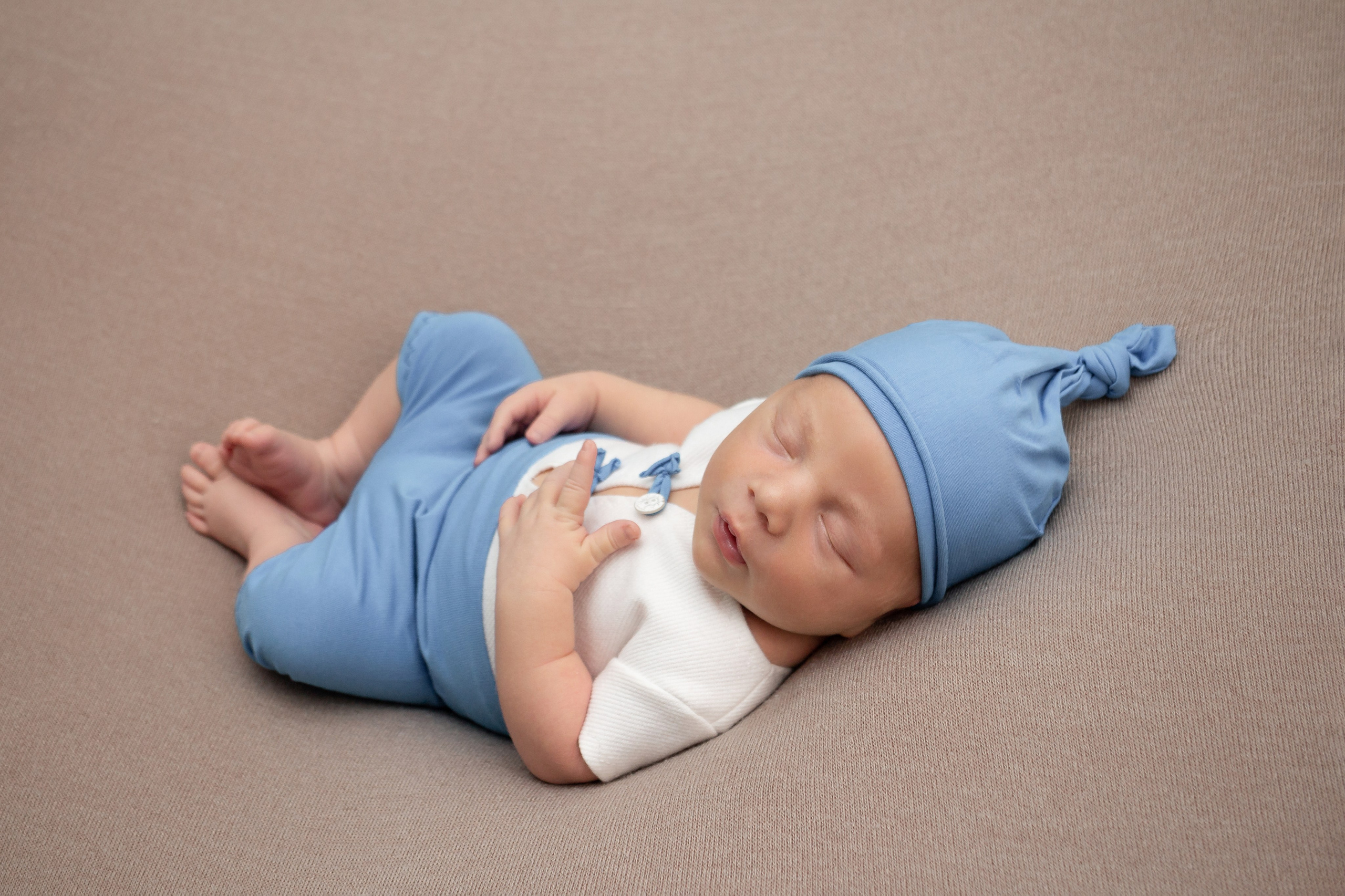 Классический стиль newborn. Фотограф новорождённых Анапа Елена Кушнарь