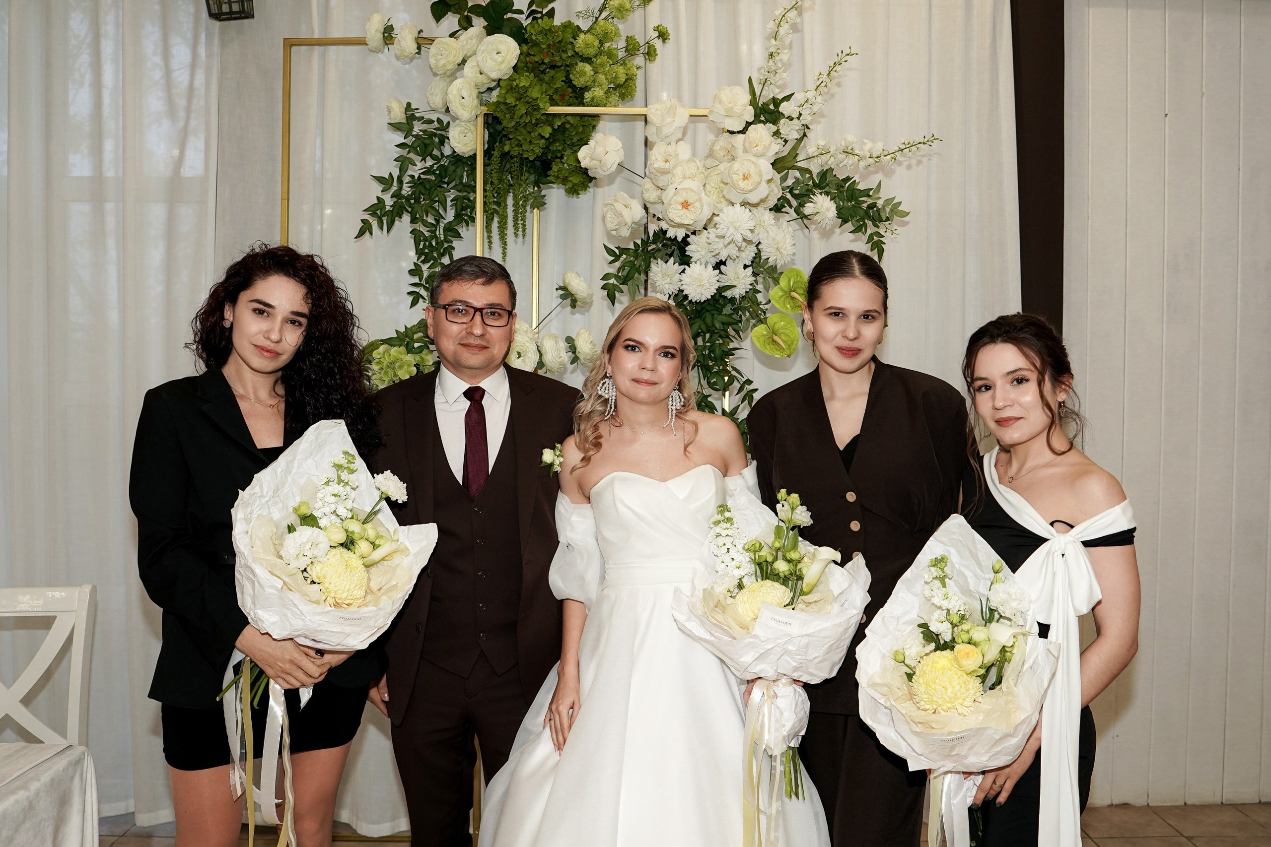 Свадебная фотосессия «4 часа». Отель Резиденция в Ростове-на-Дону. Кадры молодоженов на природе. Фотосессия банкета 1 час. Свадебный фотограф в Ростове-на-Дону. Таинство Крещения и Венчания, семейные фотосессии. Алёна Чёботова