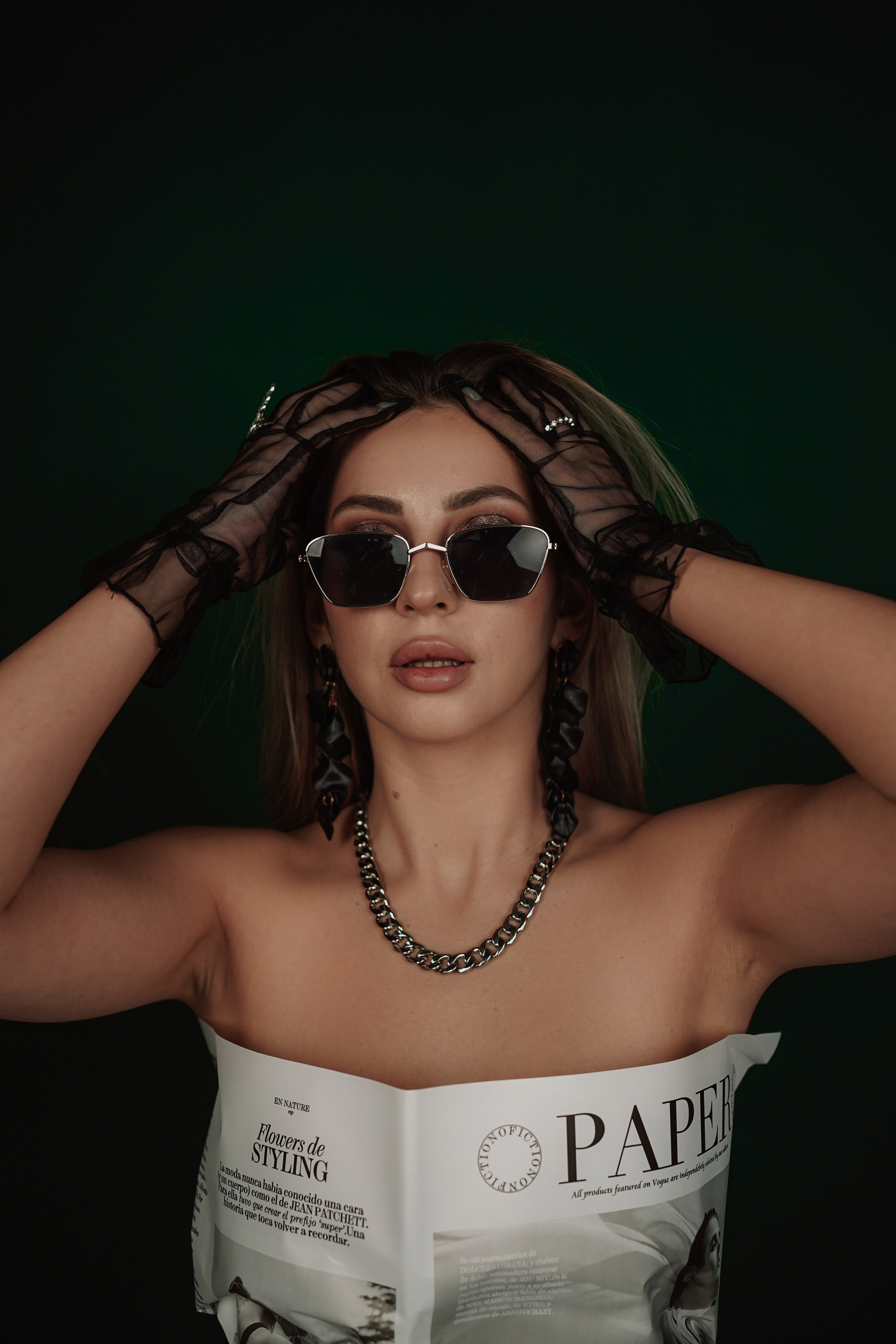 Фотостудия Рафинад. Женский фотограф Новочеркасск, Ростов-на-Дону, Шахты. Девушка в газете. Свадебный фотограф в Ростове-на-Дону. Таинство Крещения и Венчания, семейные фотосессии. Алёна Чёботова